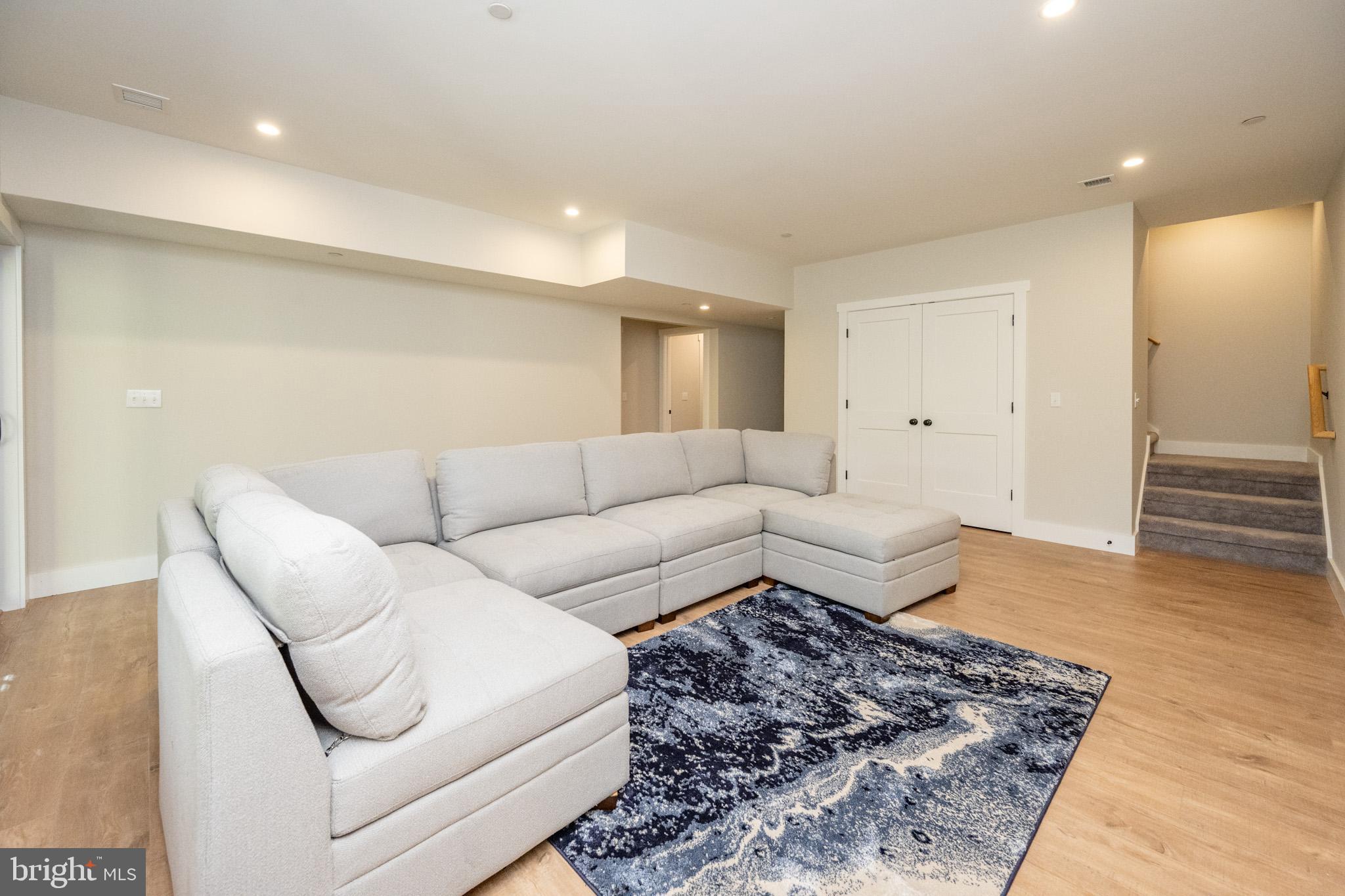 RED BRUSH - Residential