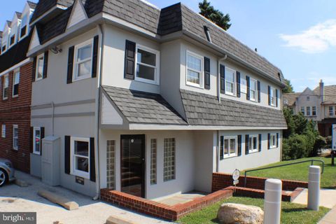 Photo of 1001 E Darby Road #FIRST FLOOR UNIT A, HAVERTOWN, PA 19083 (MLS # PADE2109918)