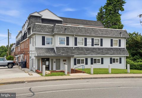 Photo of 1001 E Darby Road #FIRST FLOOR UNIT A, HAVERTOWN, PA 19083 (MLS # PADE2109918)