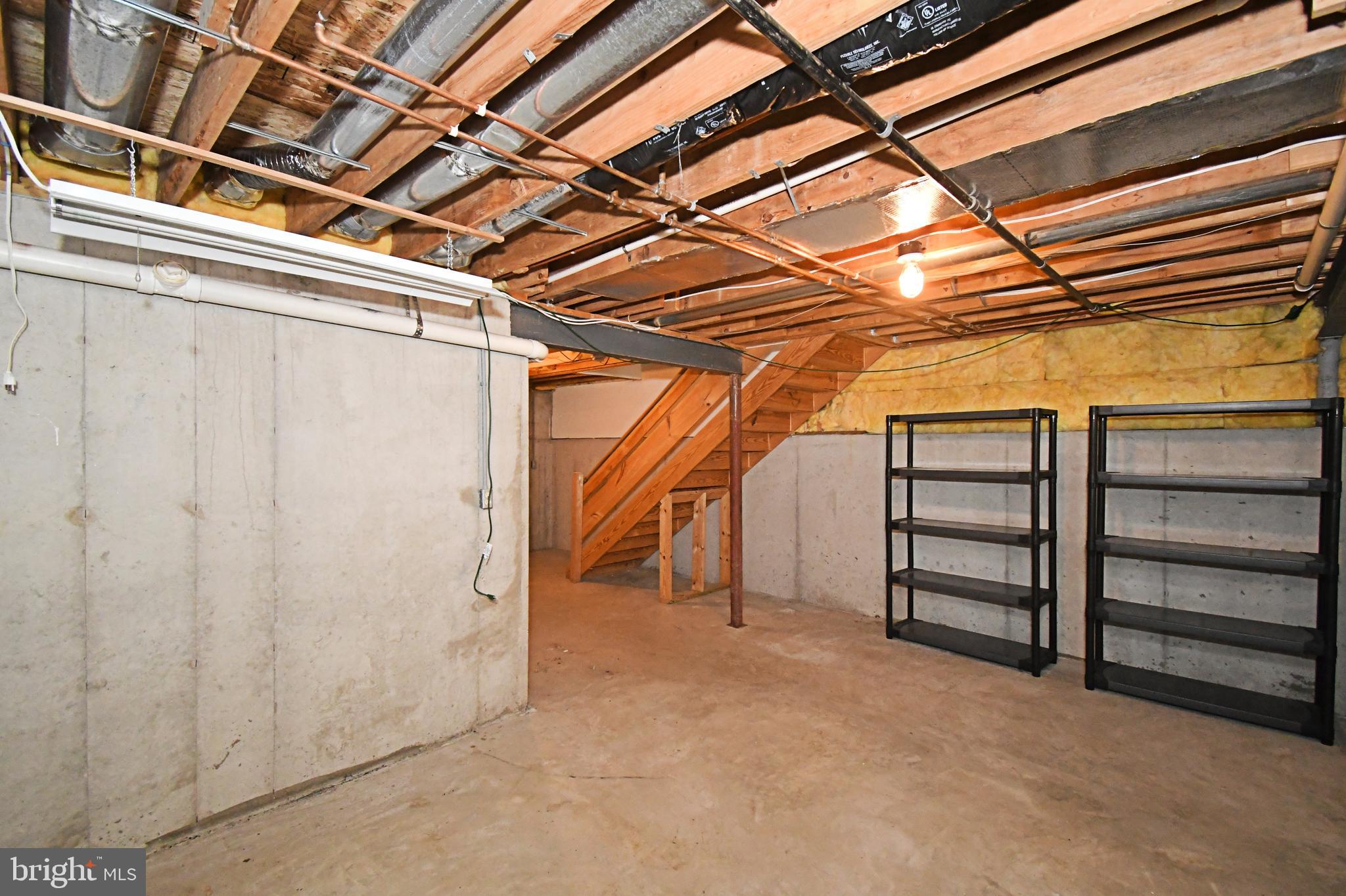 COURT AT THE LEDGES - Residential