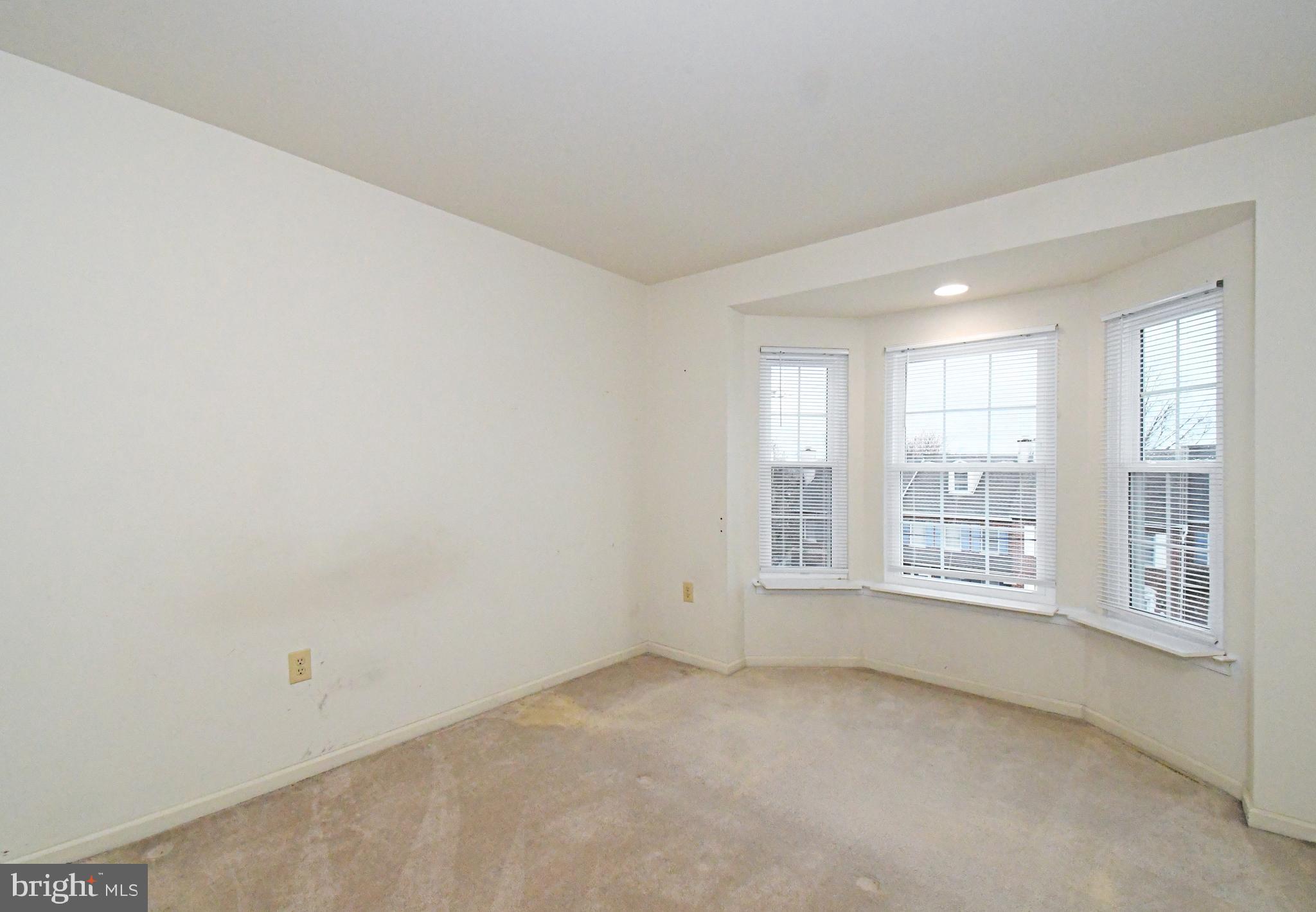 COURT AT THE LEDGES - Residential