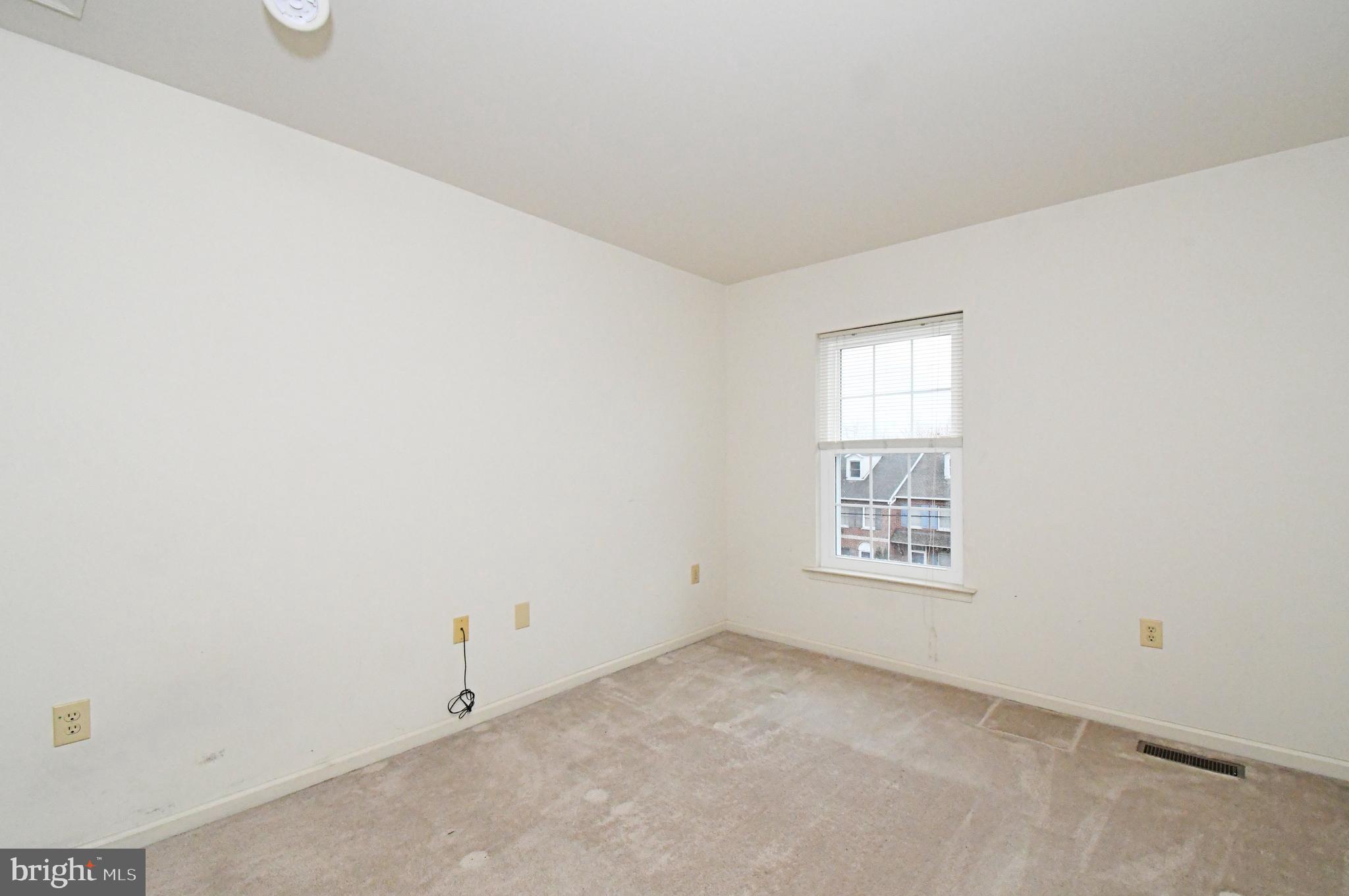 COURT AT THE LEDGES - Residential