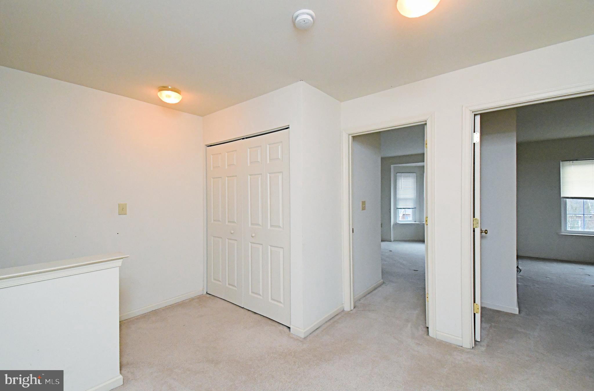 COURT AT THE LEDGES - Residential