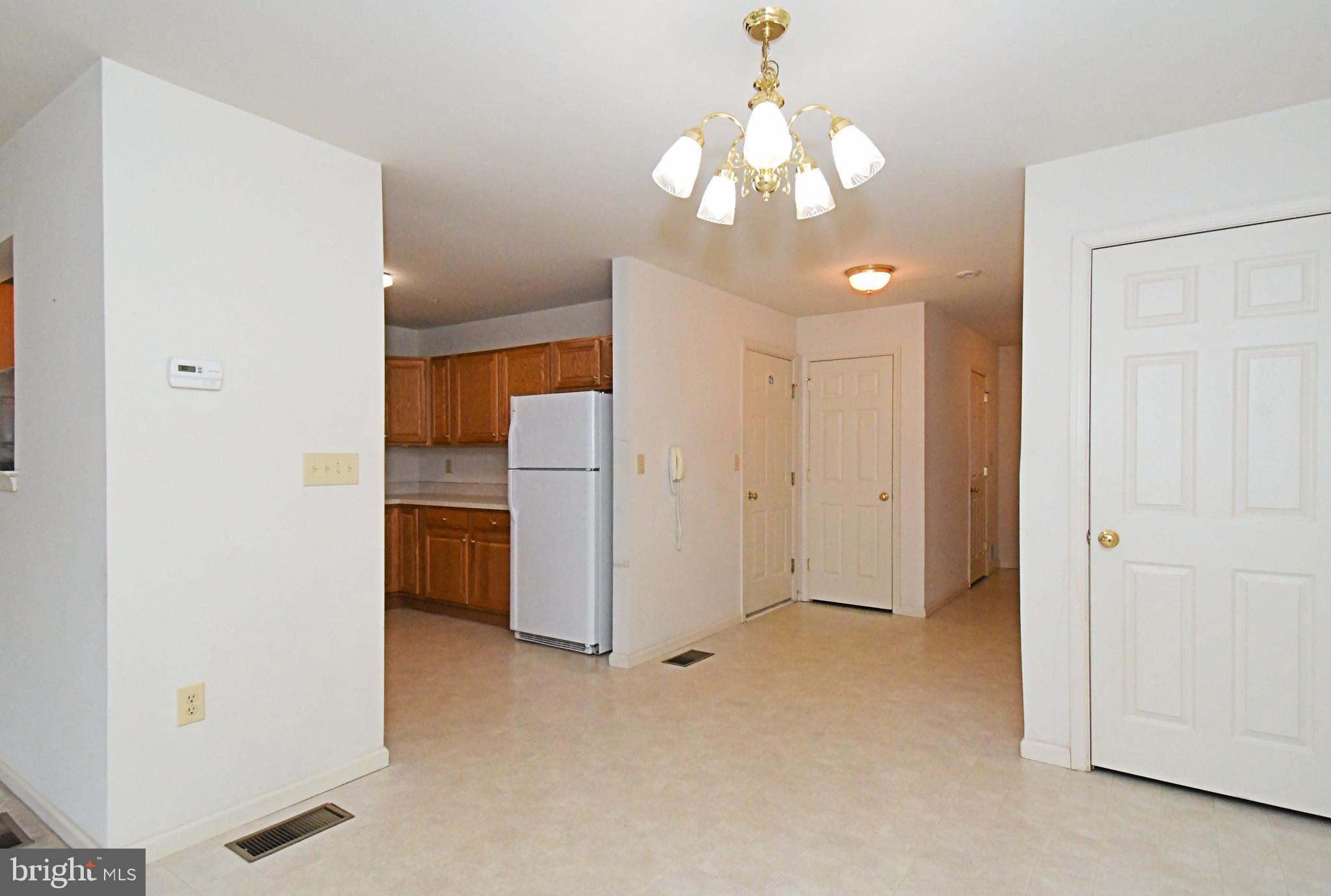 COURT AT THE LEDGES - Residential