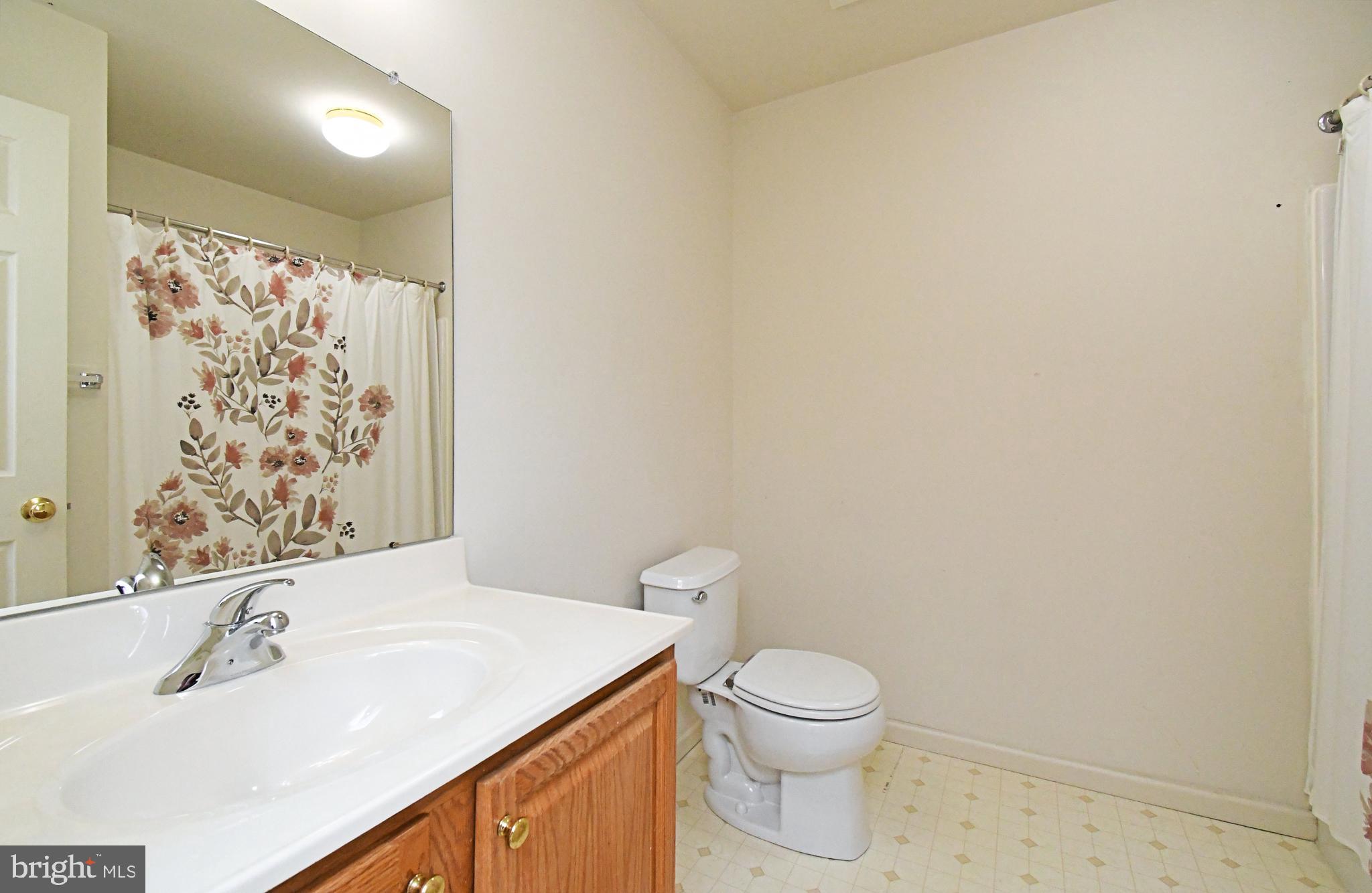 COURT AT THE LEDGES - Residential