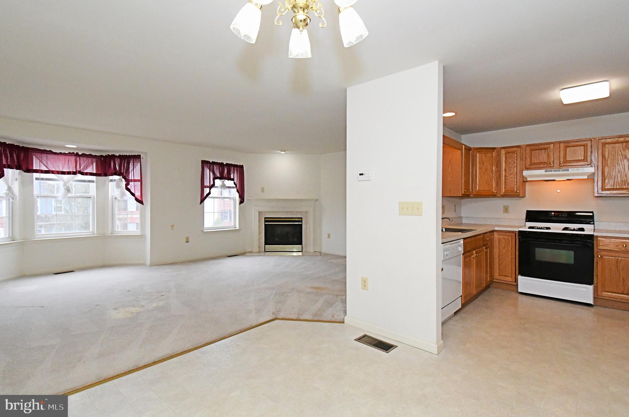 COURT AT THE LEDGES - Residential