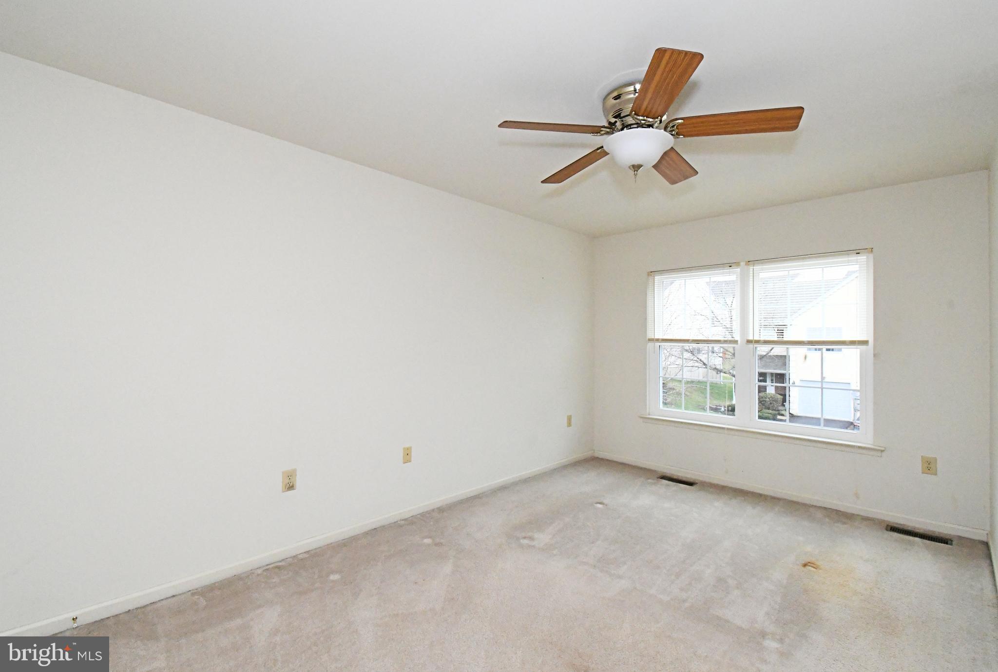 COURT AT THE LEDGES - Residential