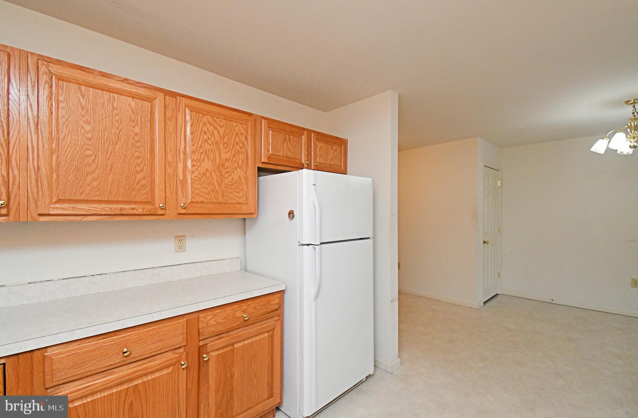 COURT AT THE LEDGES - Residential