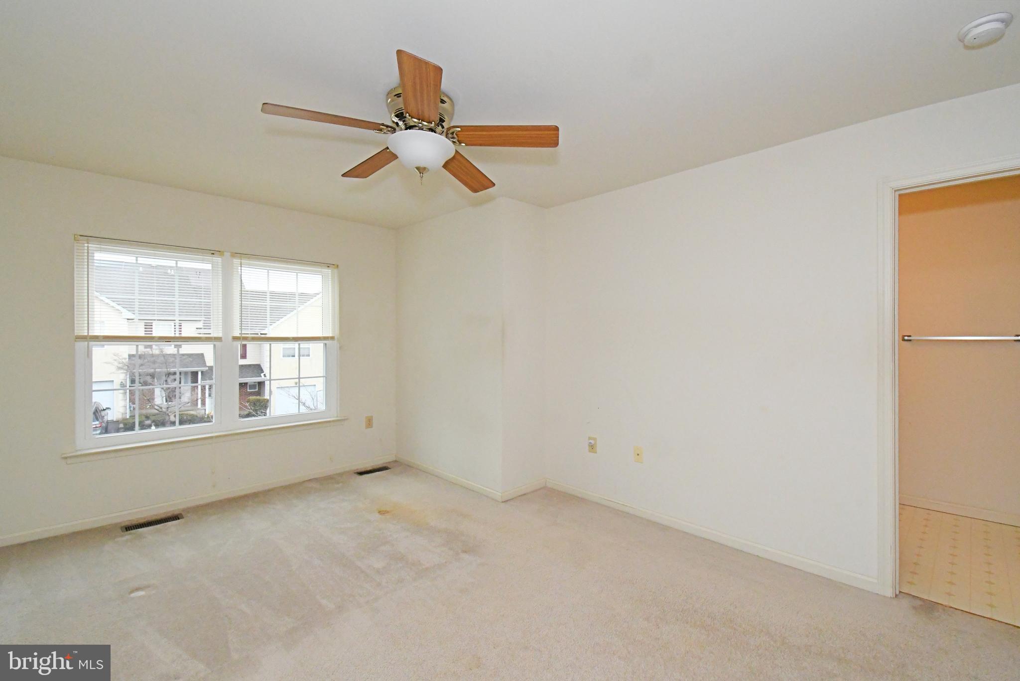 COURT AT THE LEDGES - Residential