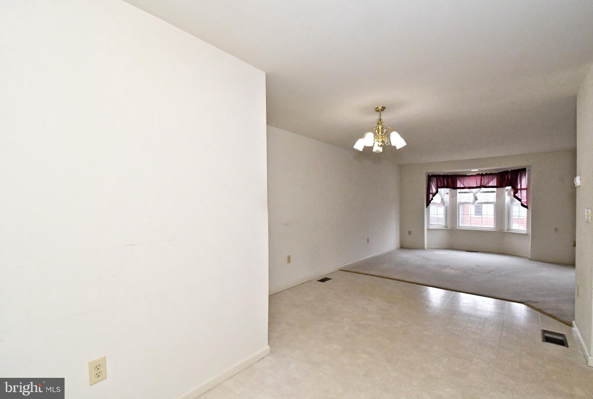 COURT AT THE LEDGES - Residential