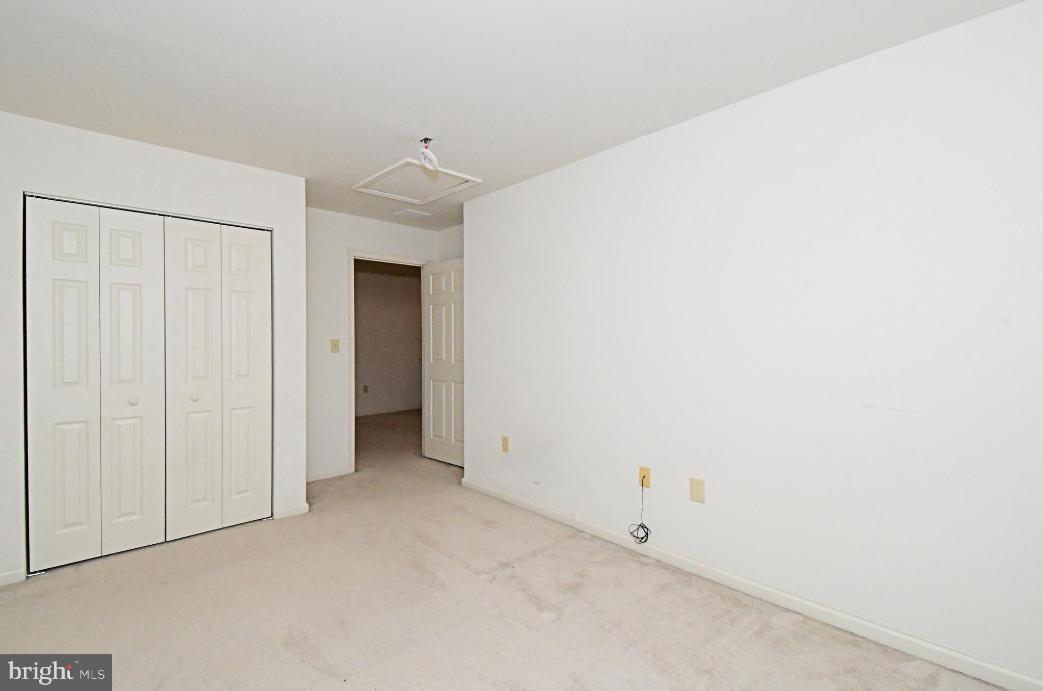 COURT AT THE LEDGES - Residential