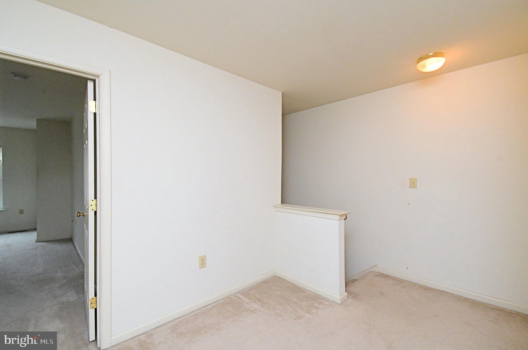 COURT AT THE LEDGES - Residential