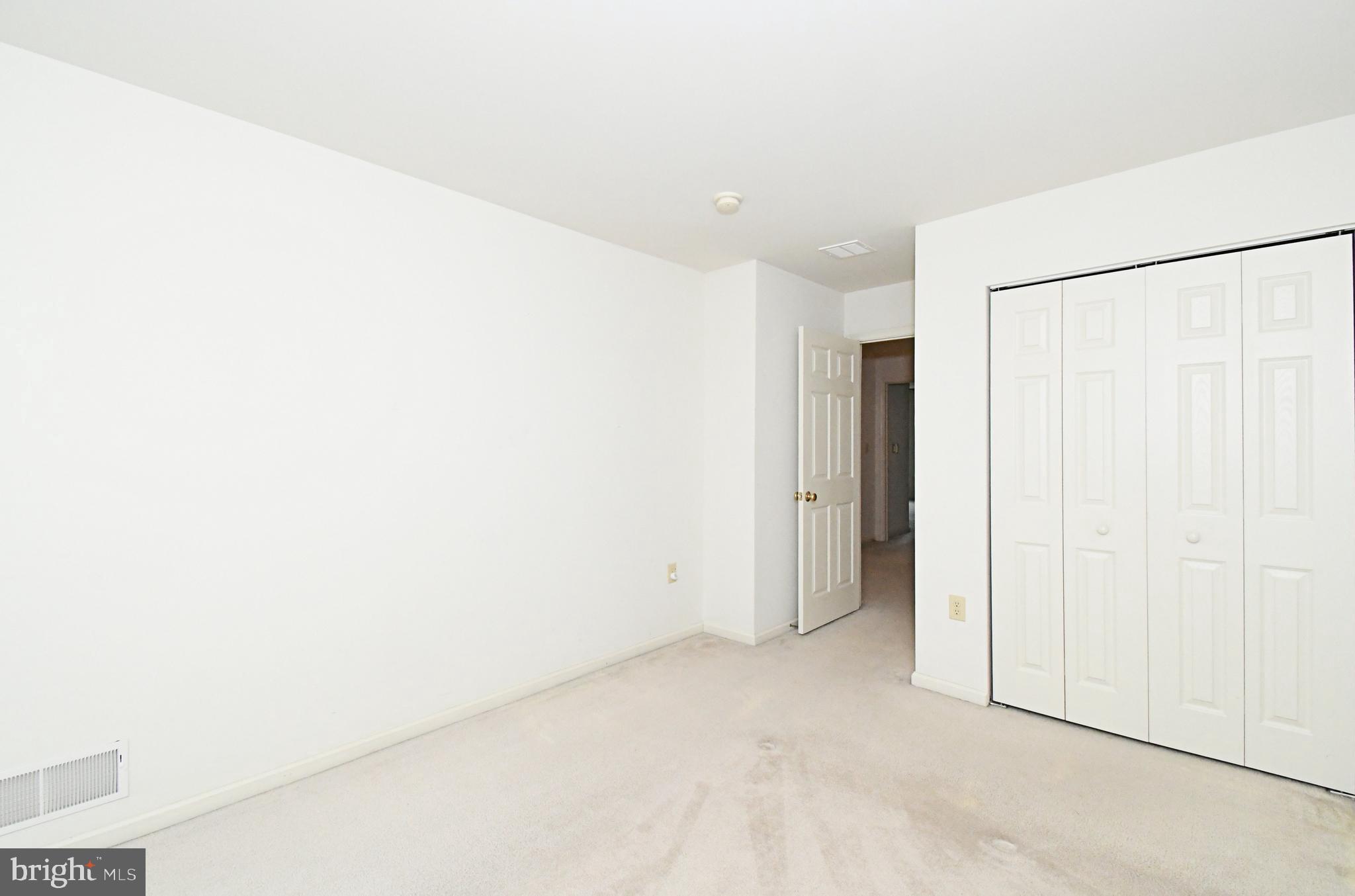 COURT AT THE LEDGES - Residential