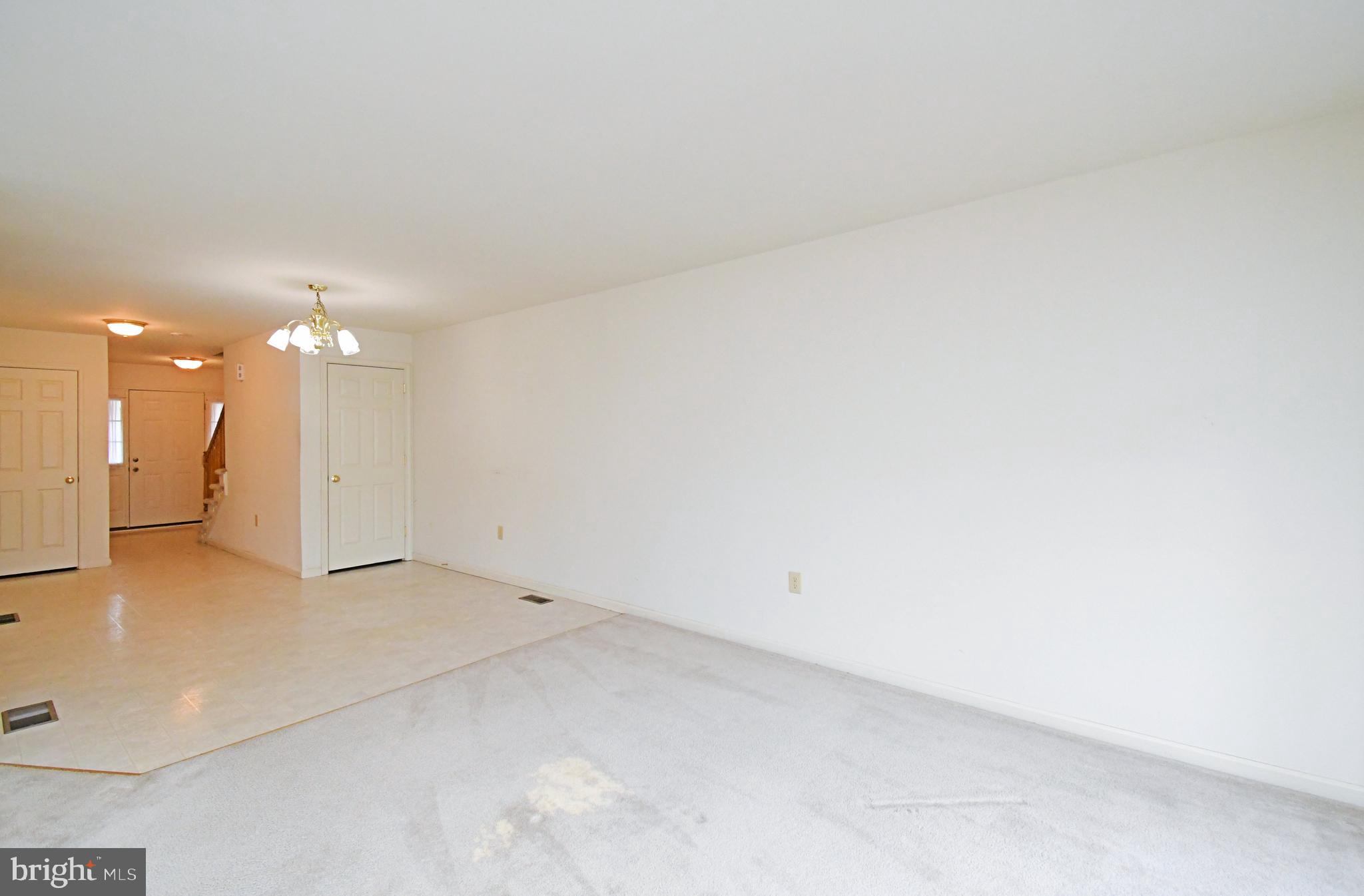 COURT AT THE LEDGES - Residential