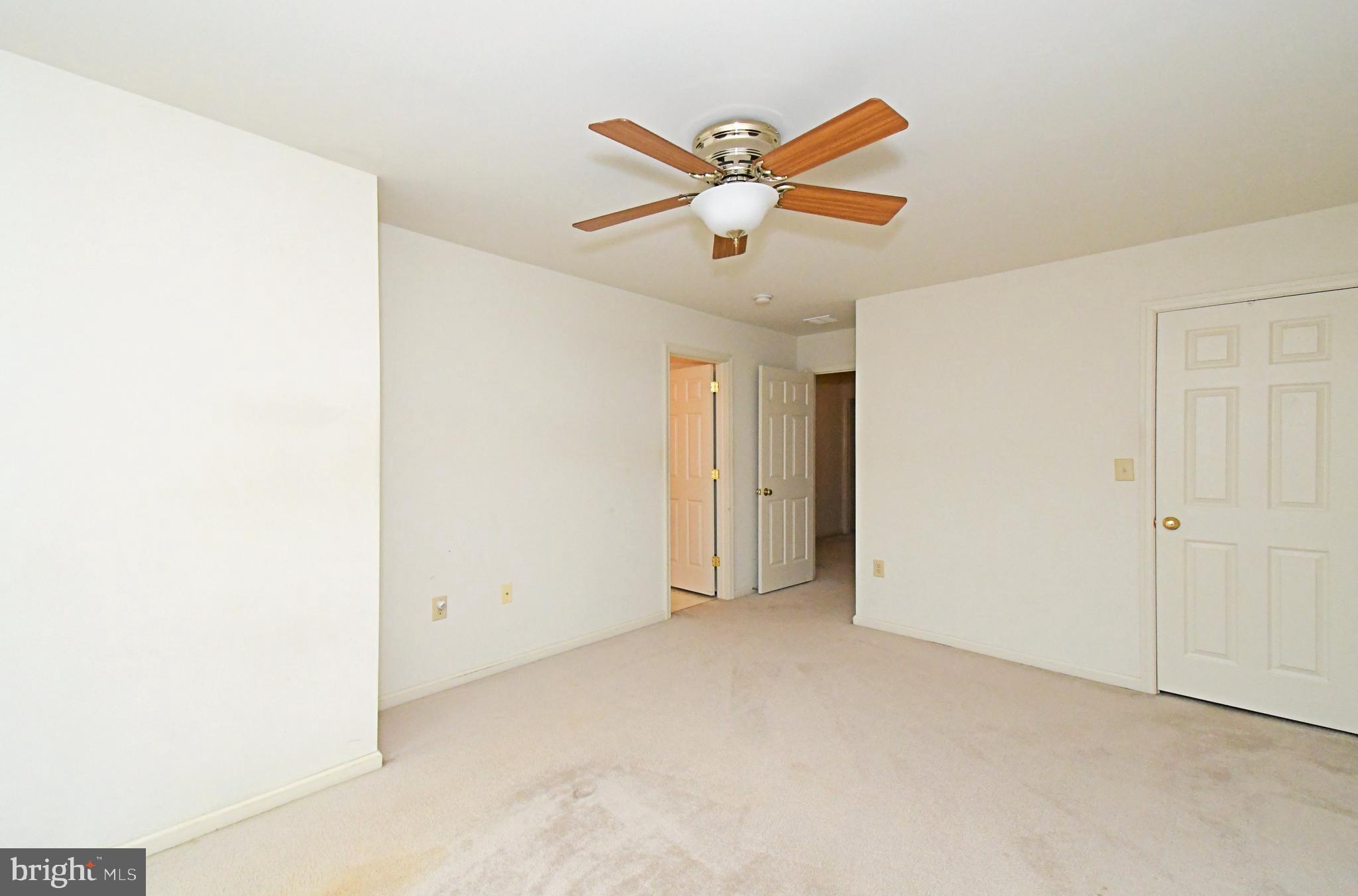 COURT AT THE LEDGES - Residential