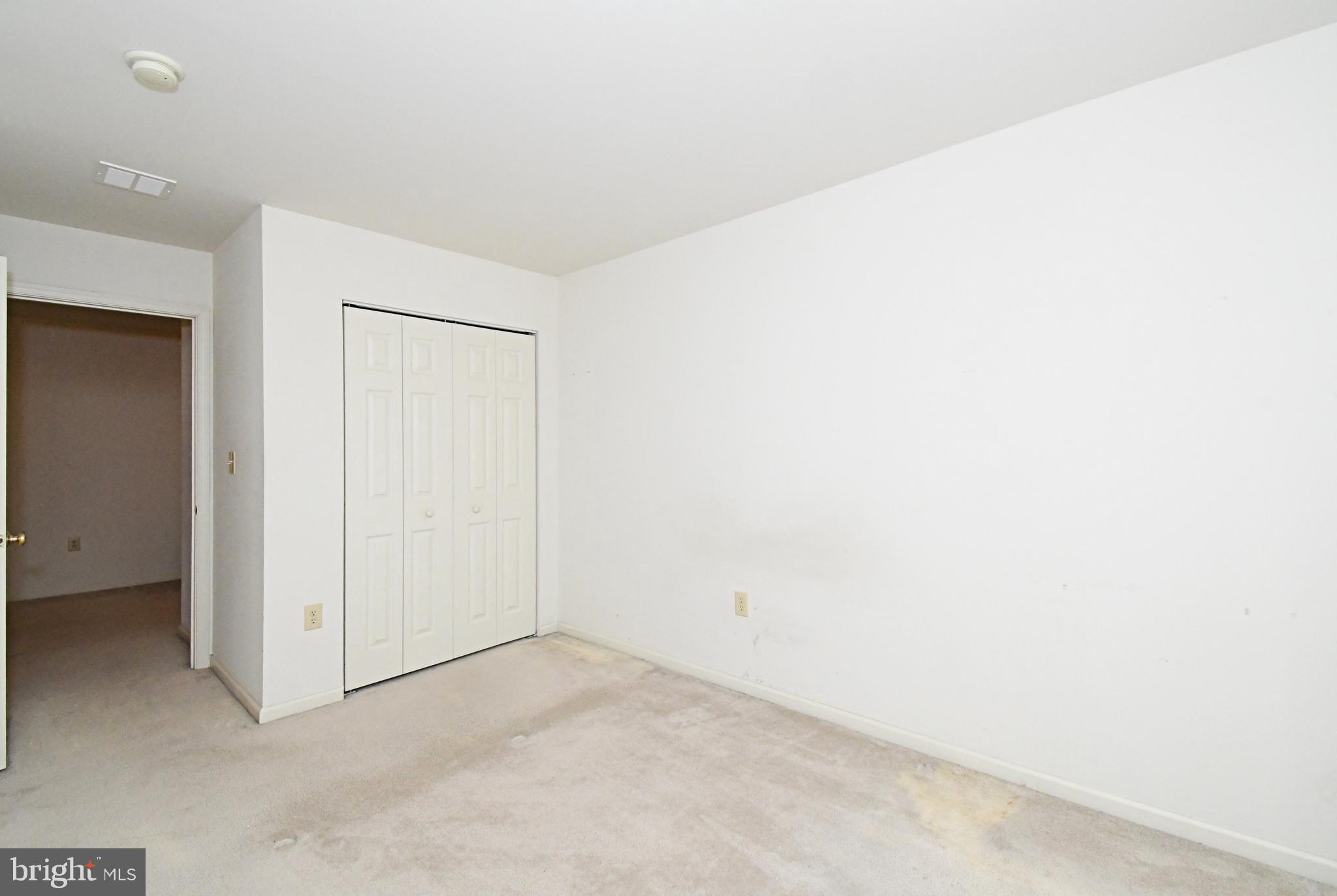 COURT AT THE LEDGES - Residential