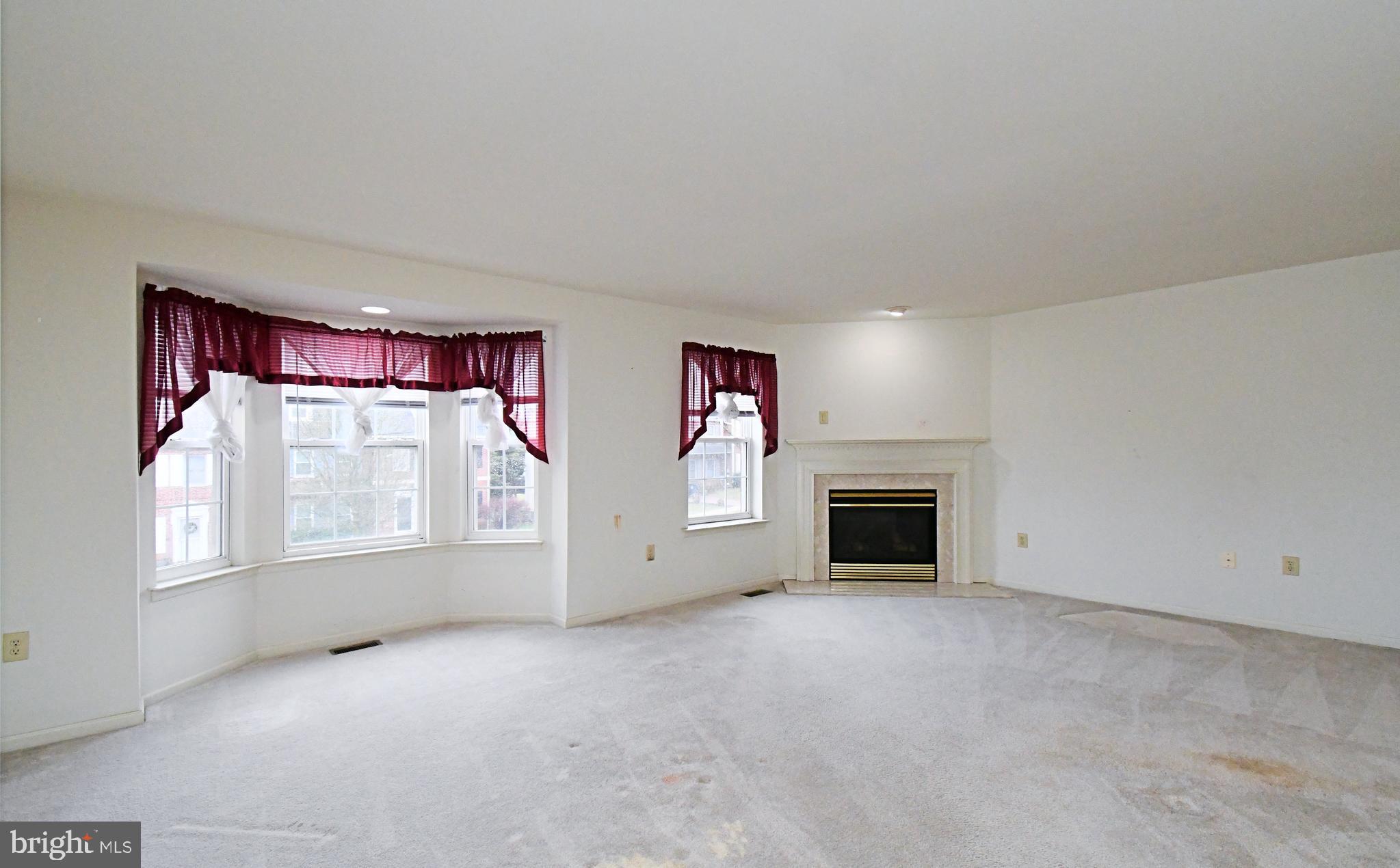 COURT AT THE LEDGES - Residential