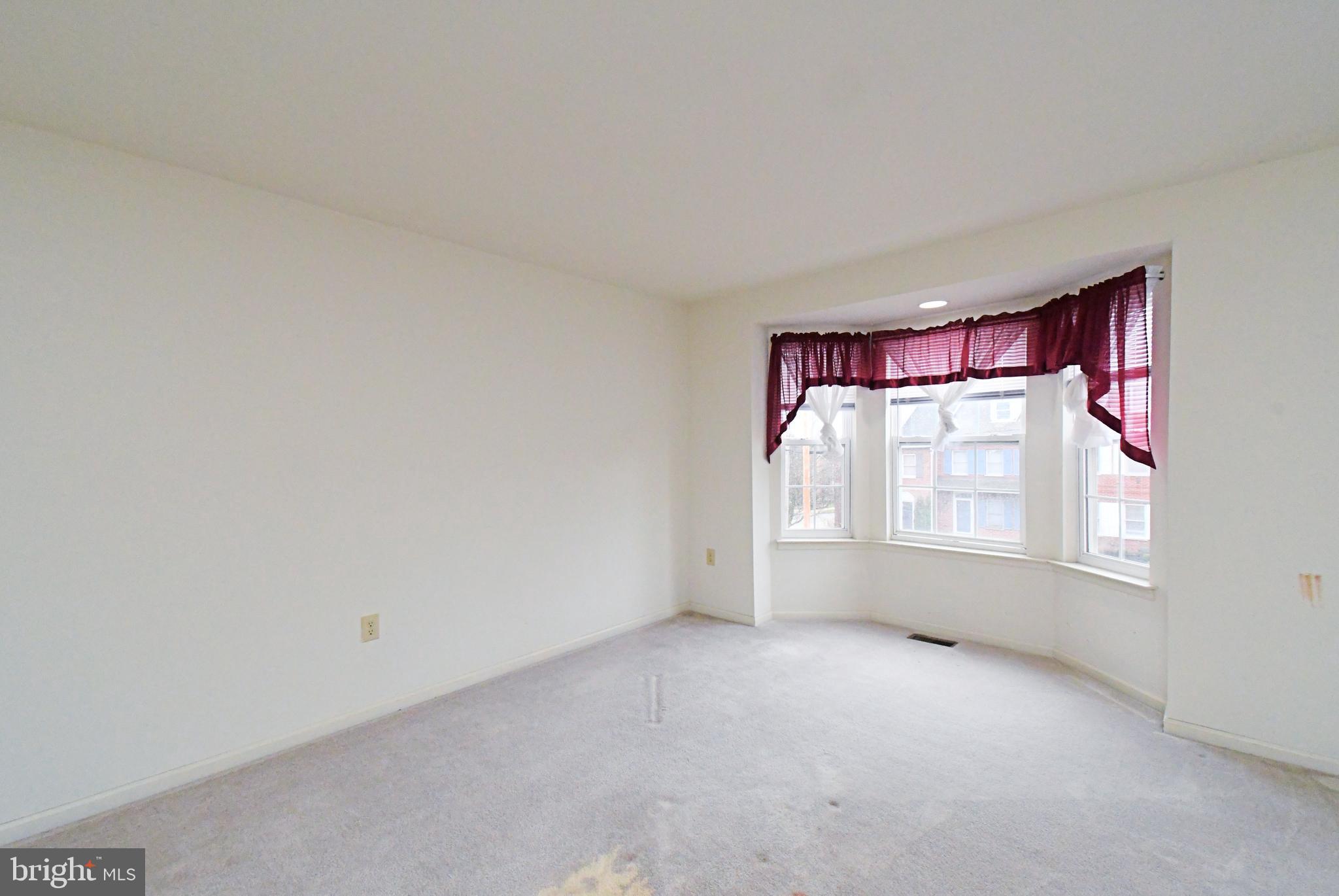 COURT AT THE LEDGES - Residential