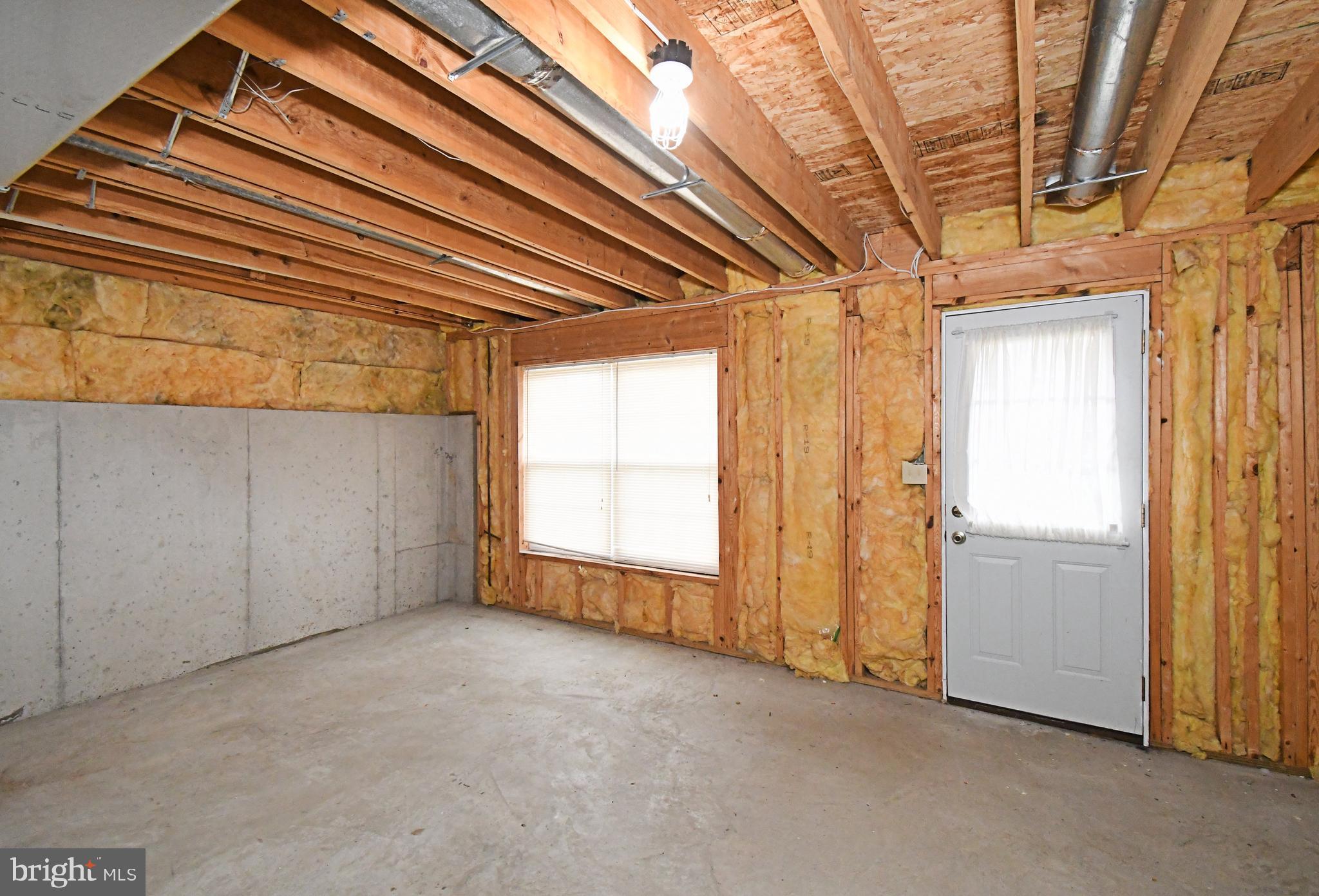 COURT AT THE LEDGES - Residential