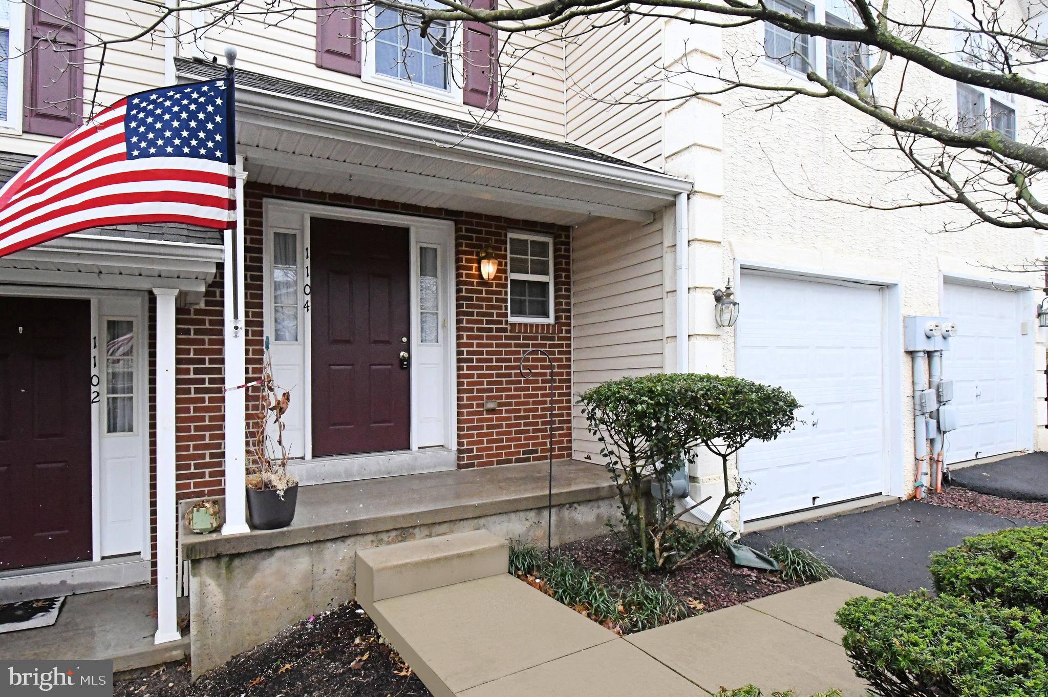 COURT AT THE LEDGES - Residential