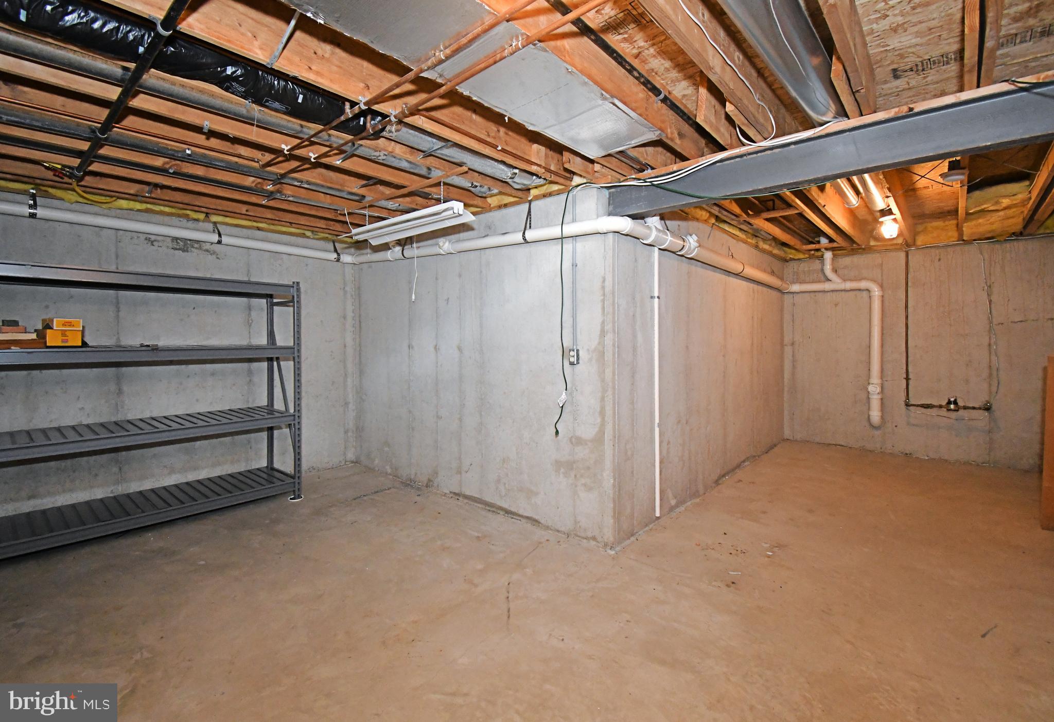 COURT AT THE LEDGES - Residential