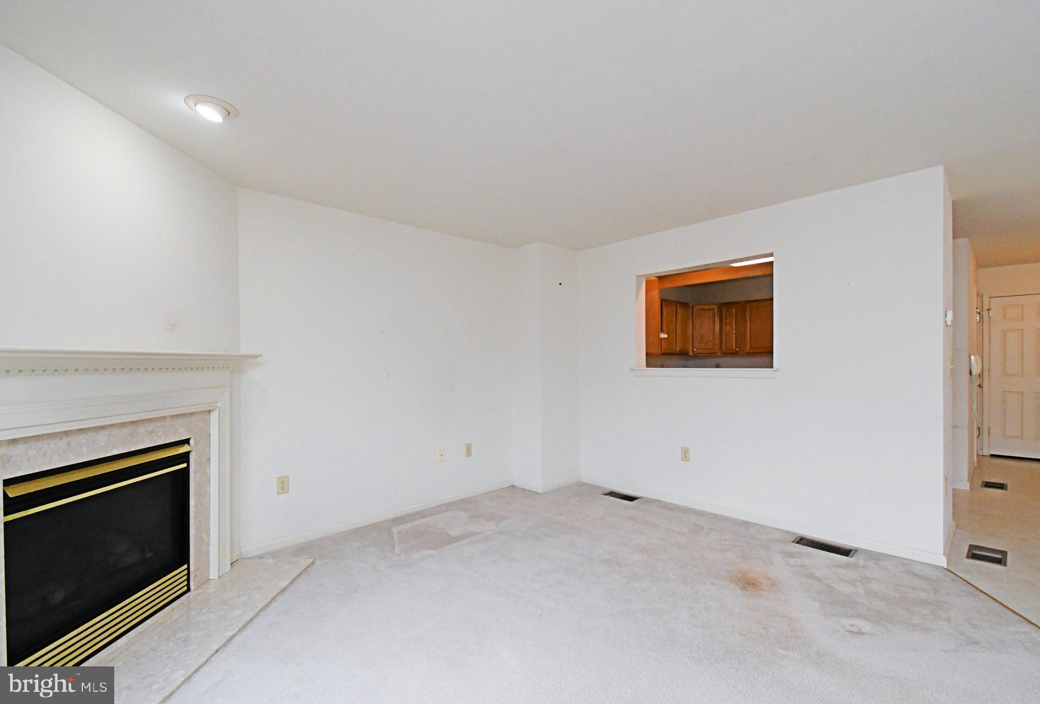 COURT AT THE LEDGES - Residential