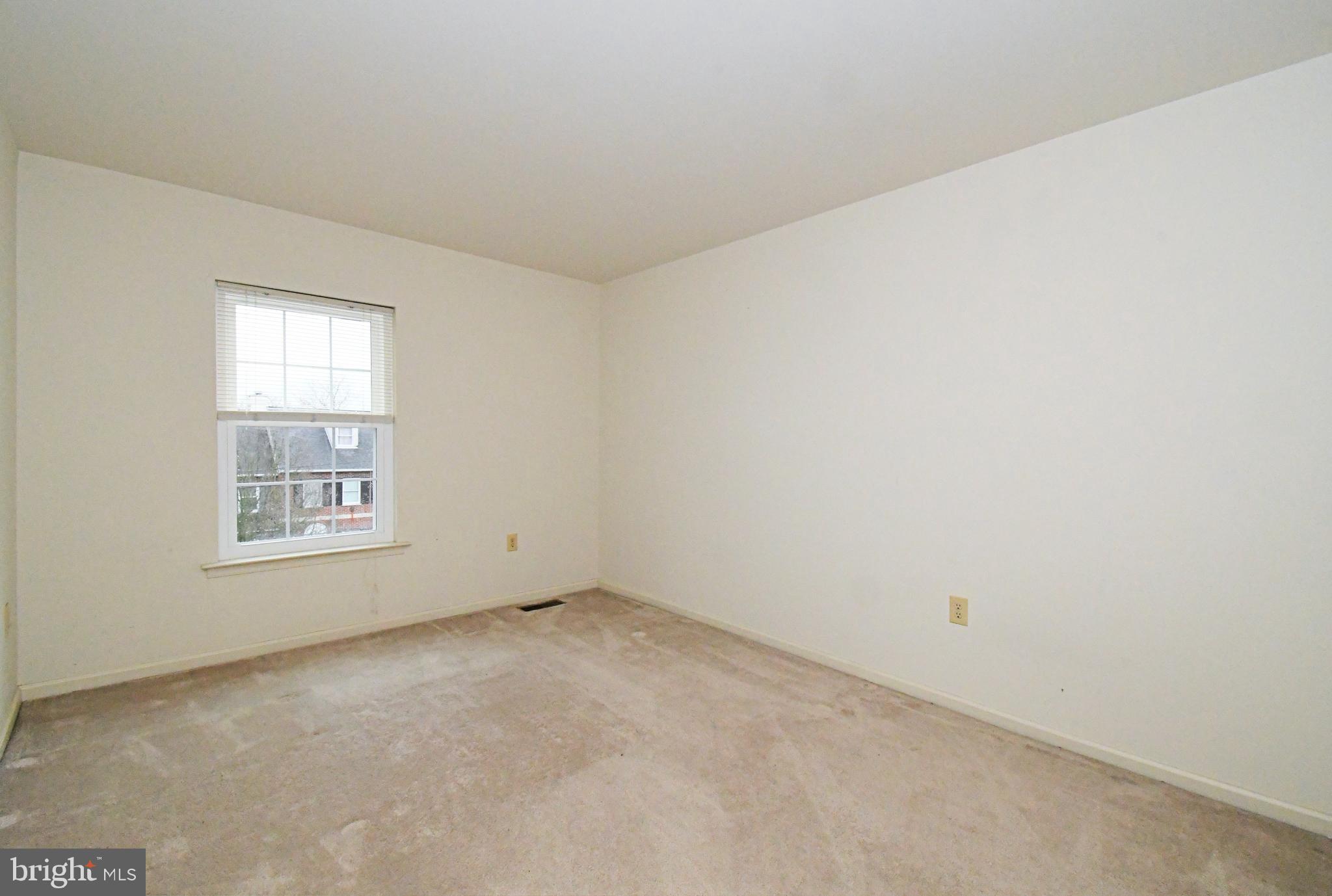 COURT AT THE LEDGES - Residential