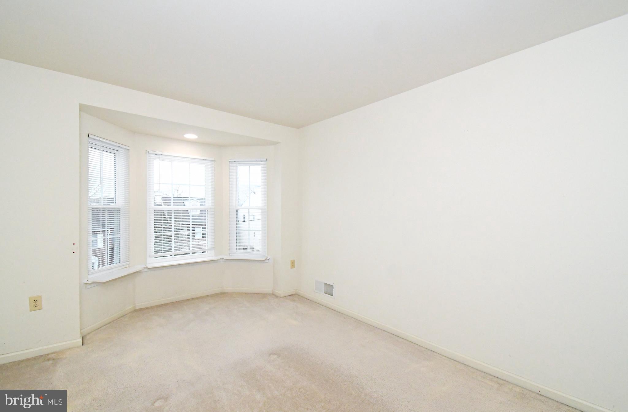 COURT AT THE LEDGES - Residential