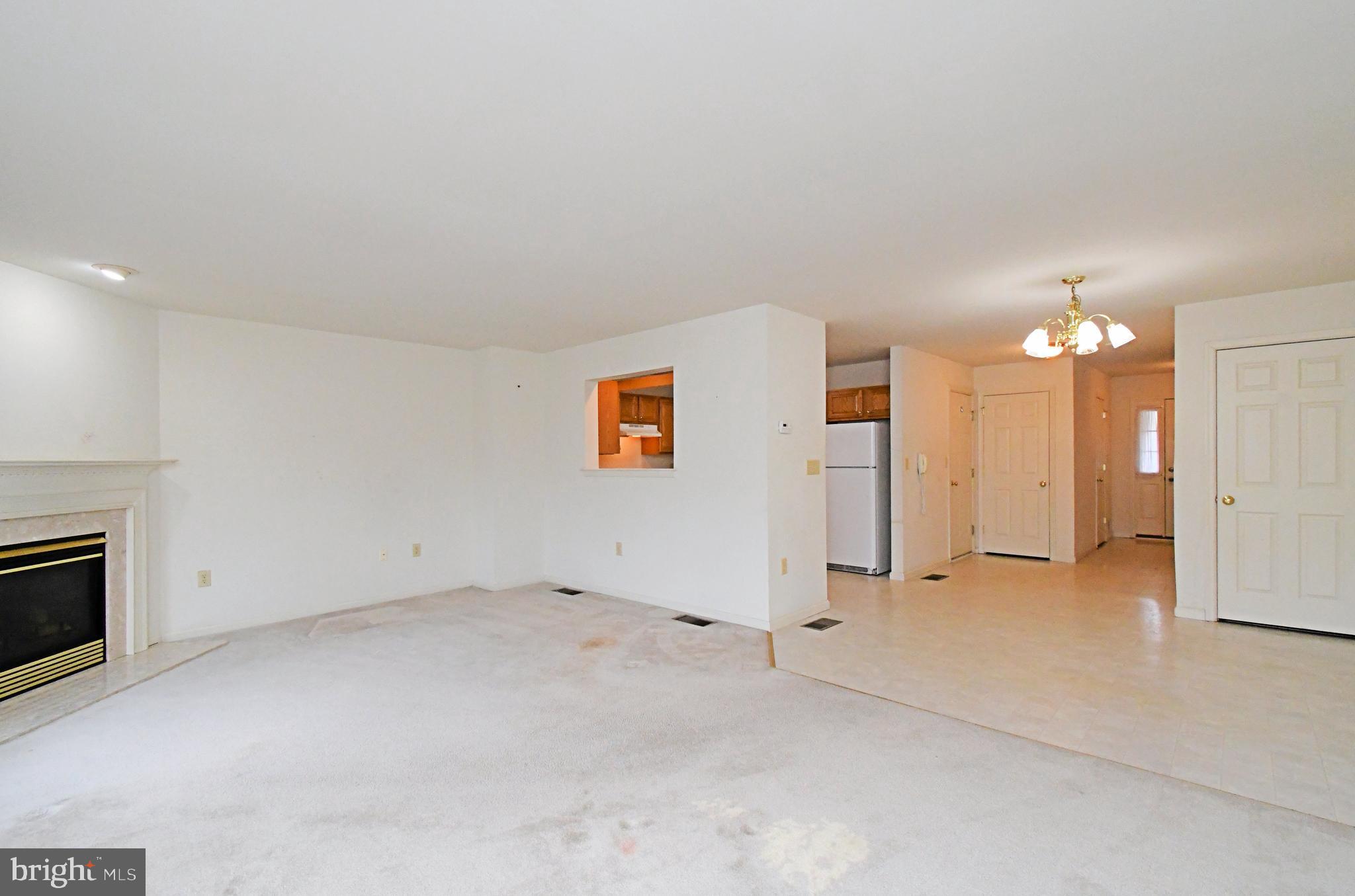 COURT AT THE LEDGES - Residential