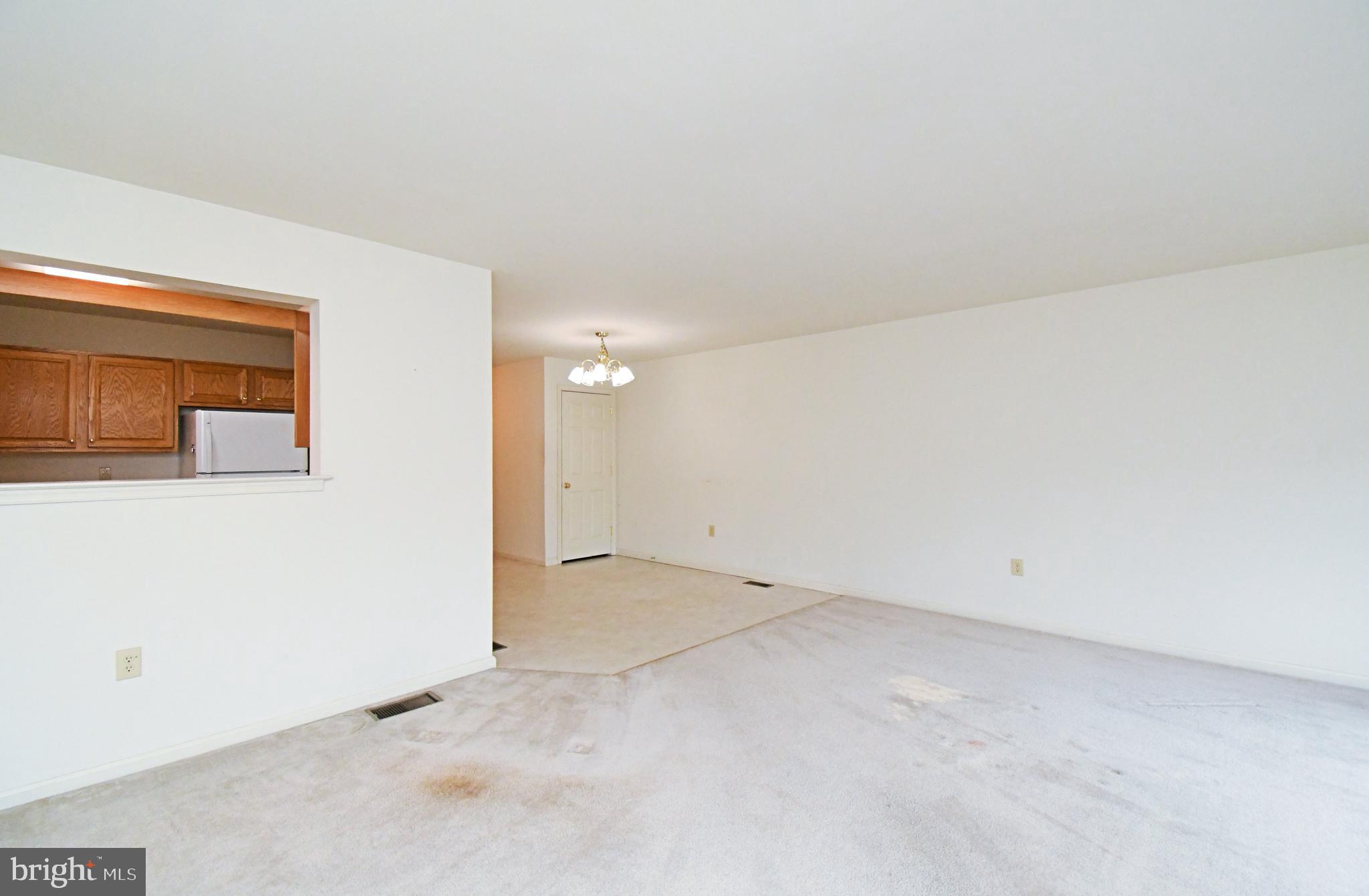 COURT AT THE LEDGES - Residential