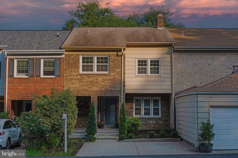 1135 MOOREFIELD HILL COURT SW VIENNA VA 22180