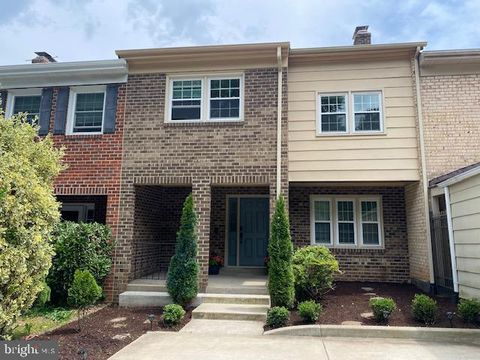 1135 MOOREFIELD HILL COURT SW VIENNA VA 22180