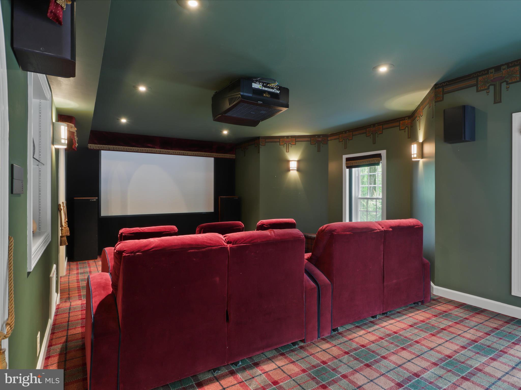 TWELVE OAKS - Residential