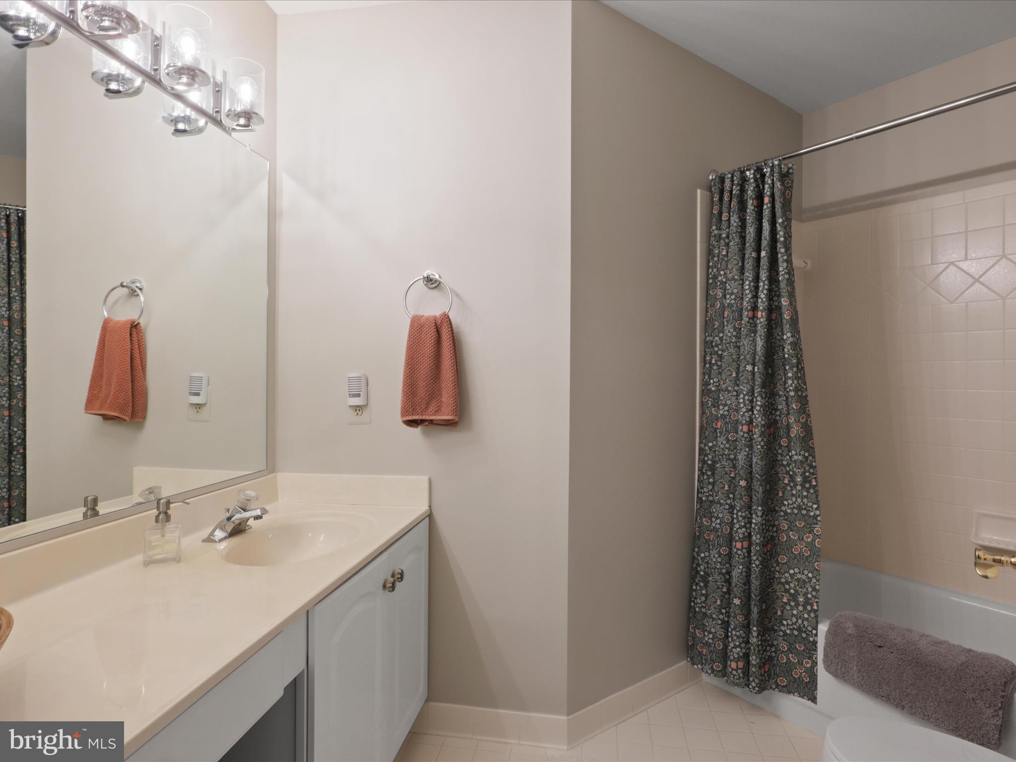 TWELVE OAKS - Residential