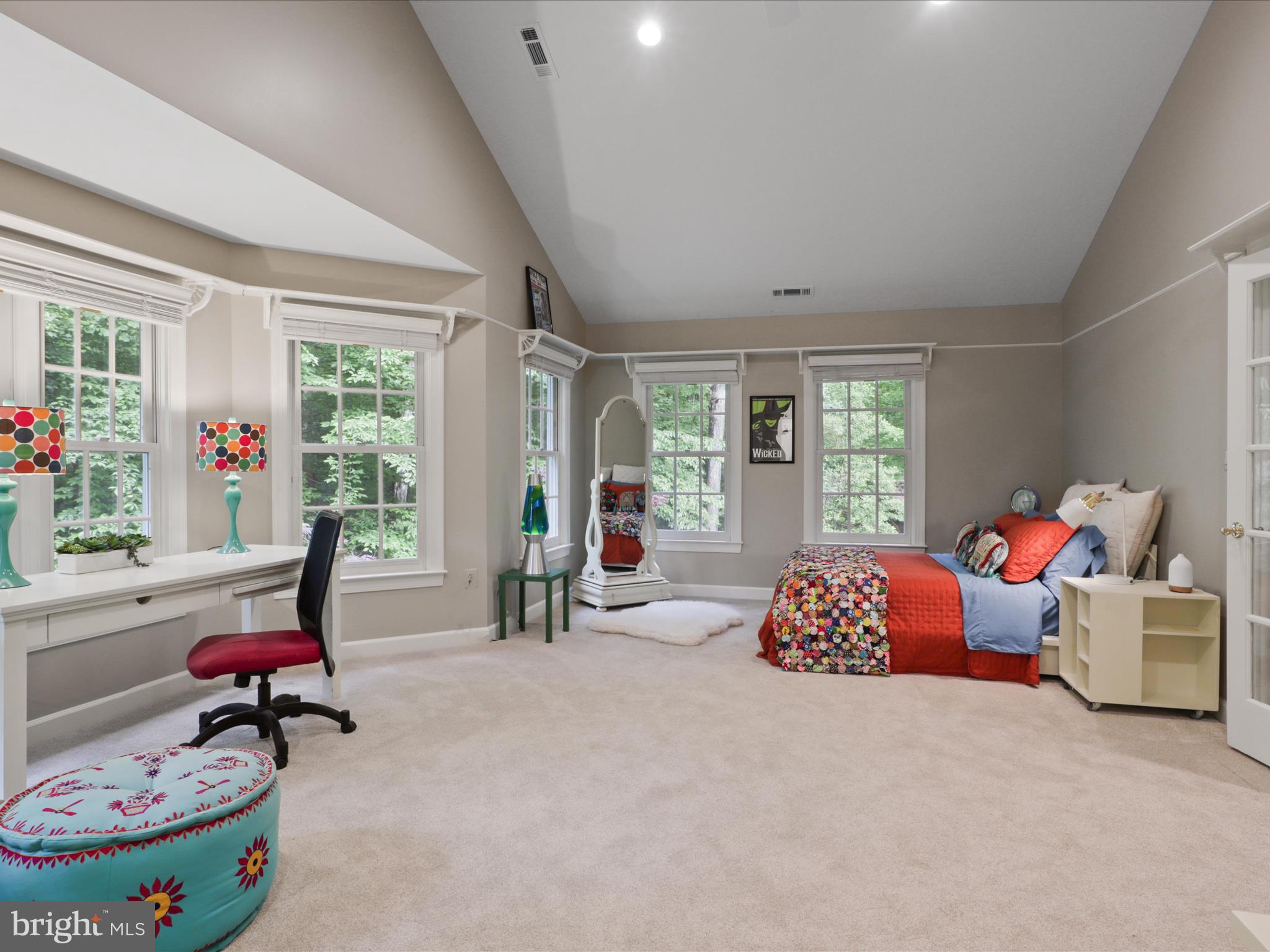 TWELVE OAKS - Residential