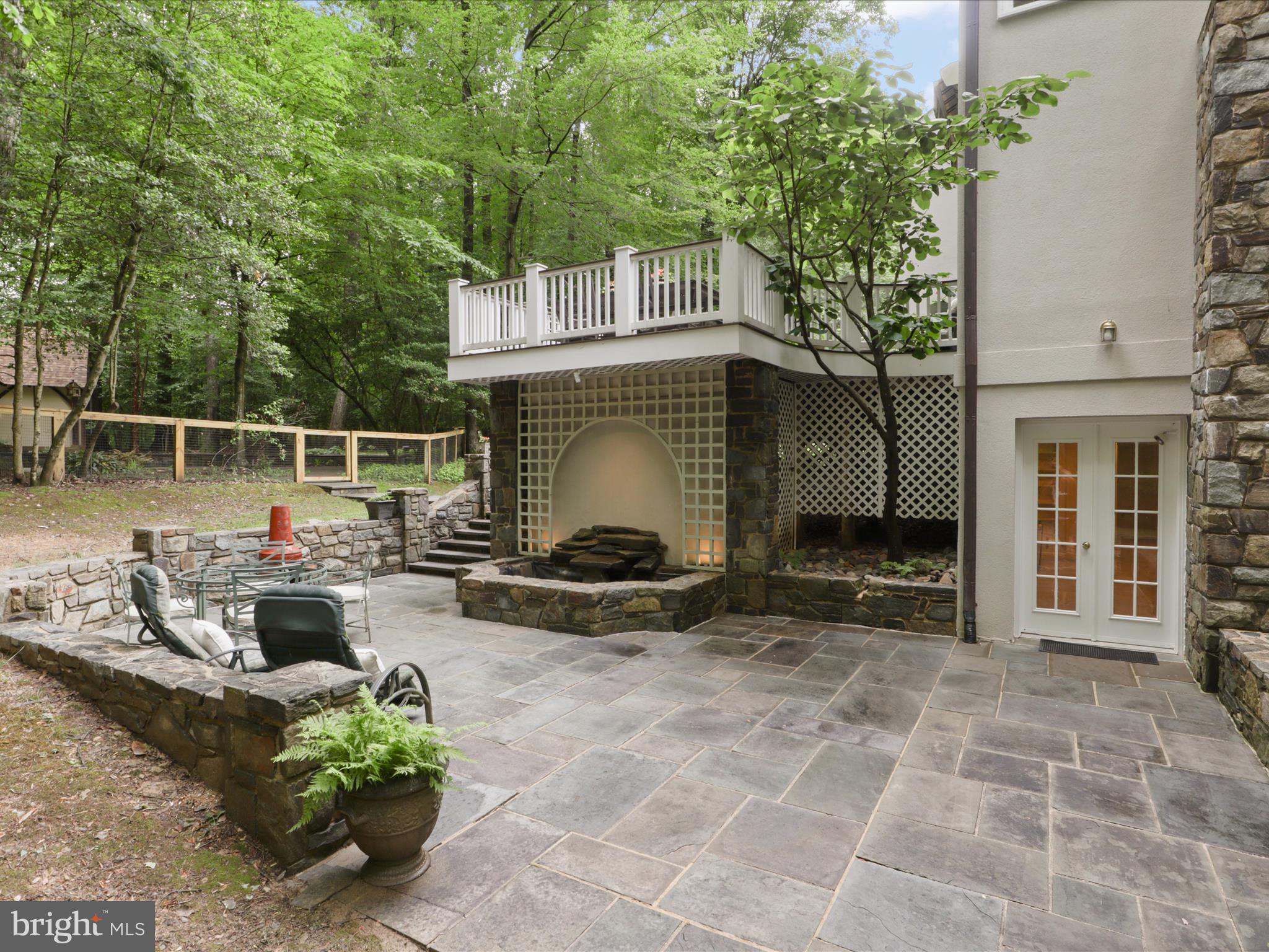 TWELVE OAKS - Residential