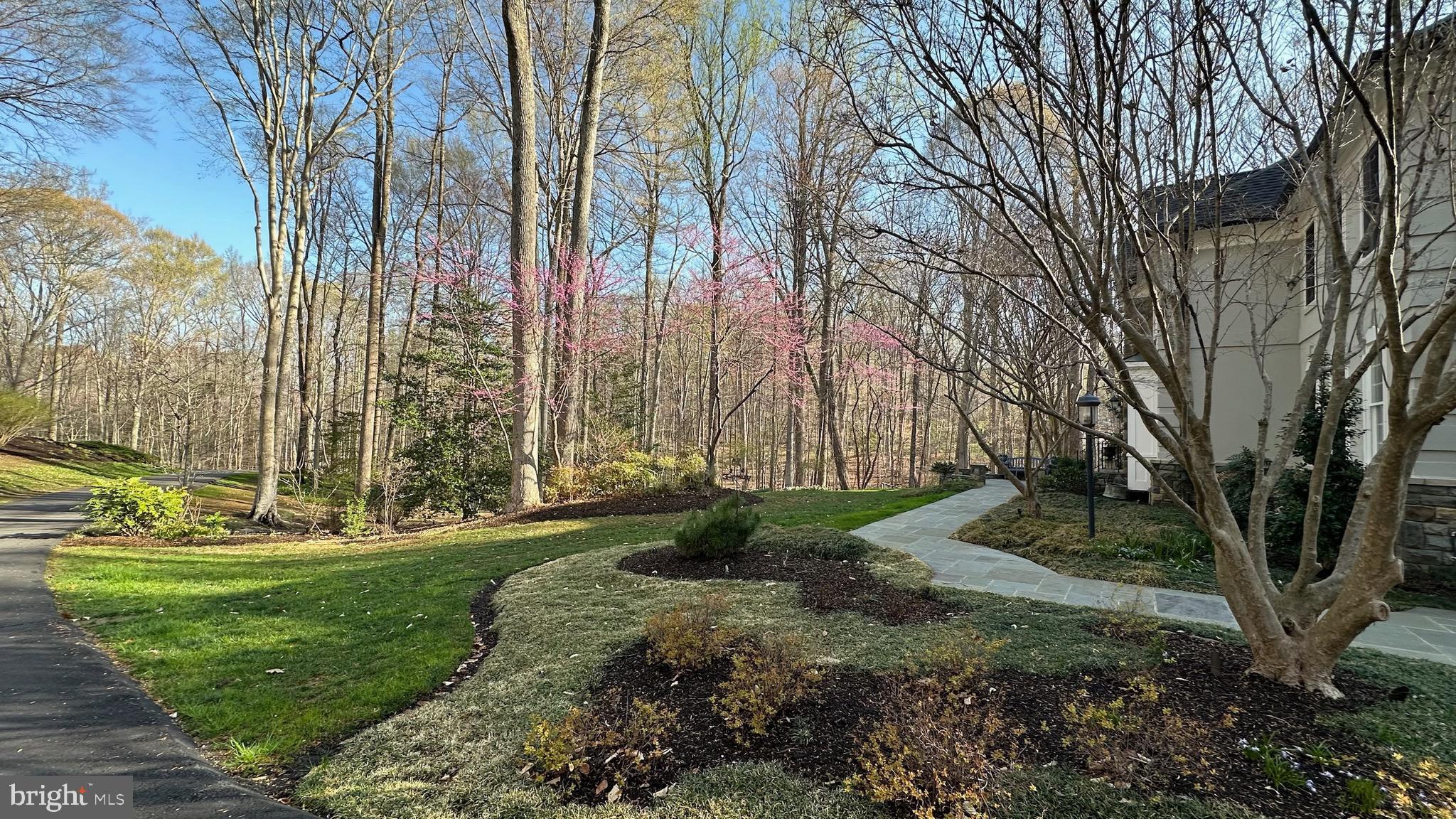 TWELVE OAKS - Residential