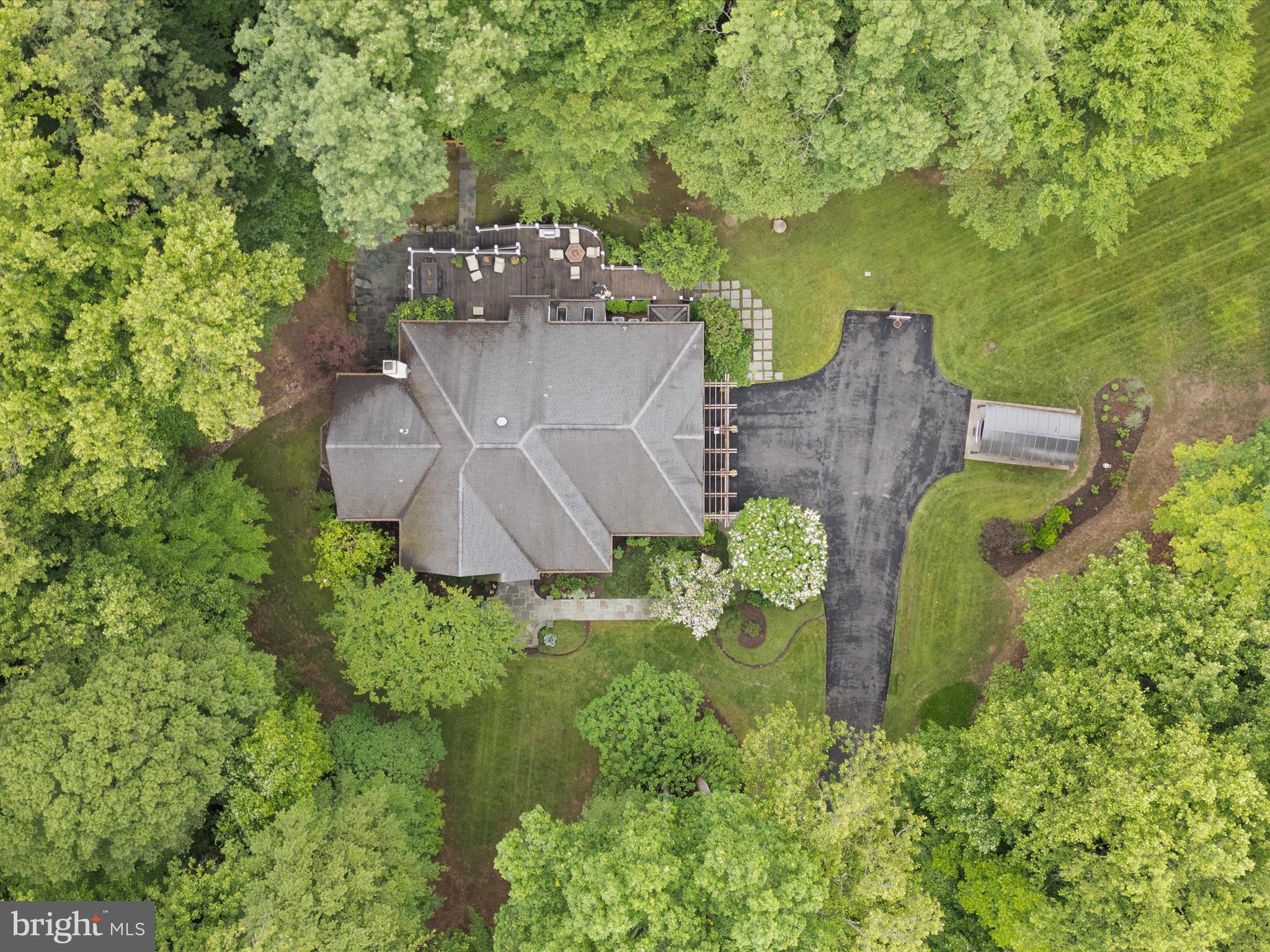 TWELVE OAKS - Residential