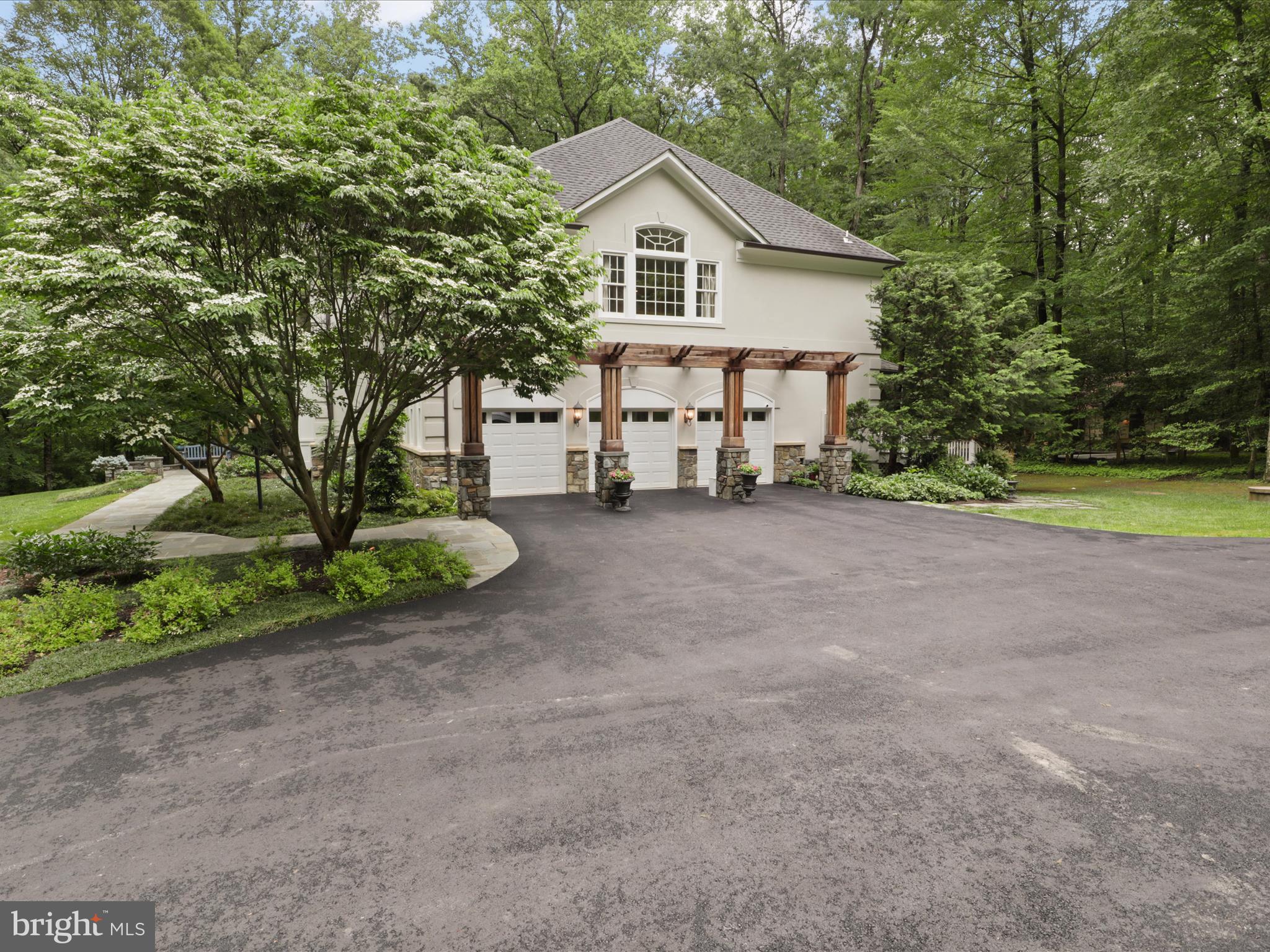 TWELVE OAKS - Residential