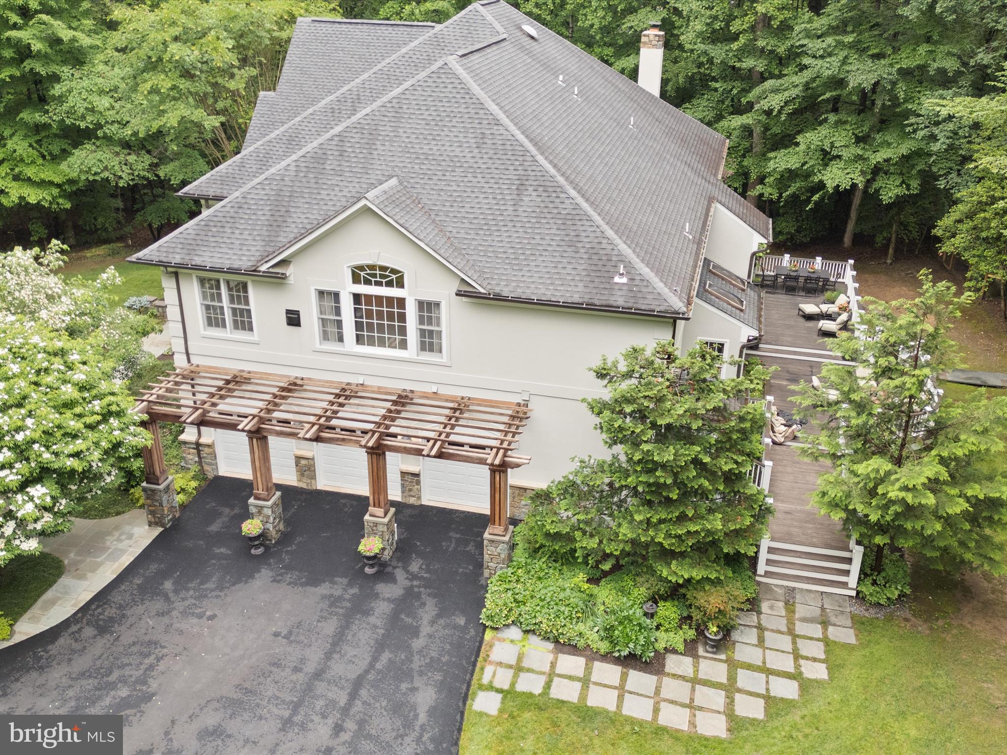 TWELVE OAKS - Residential