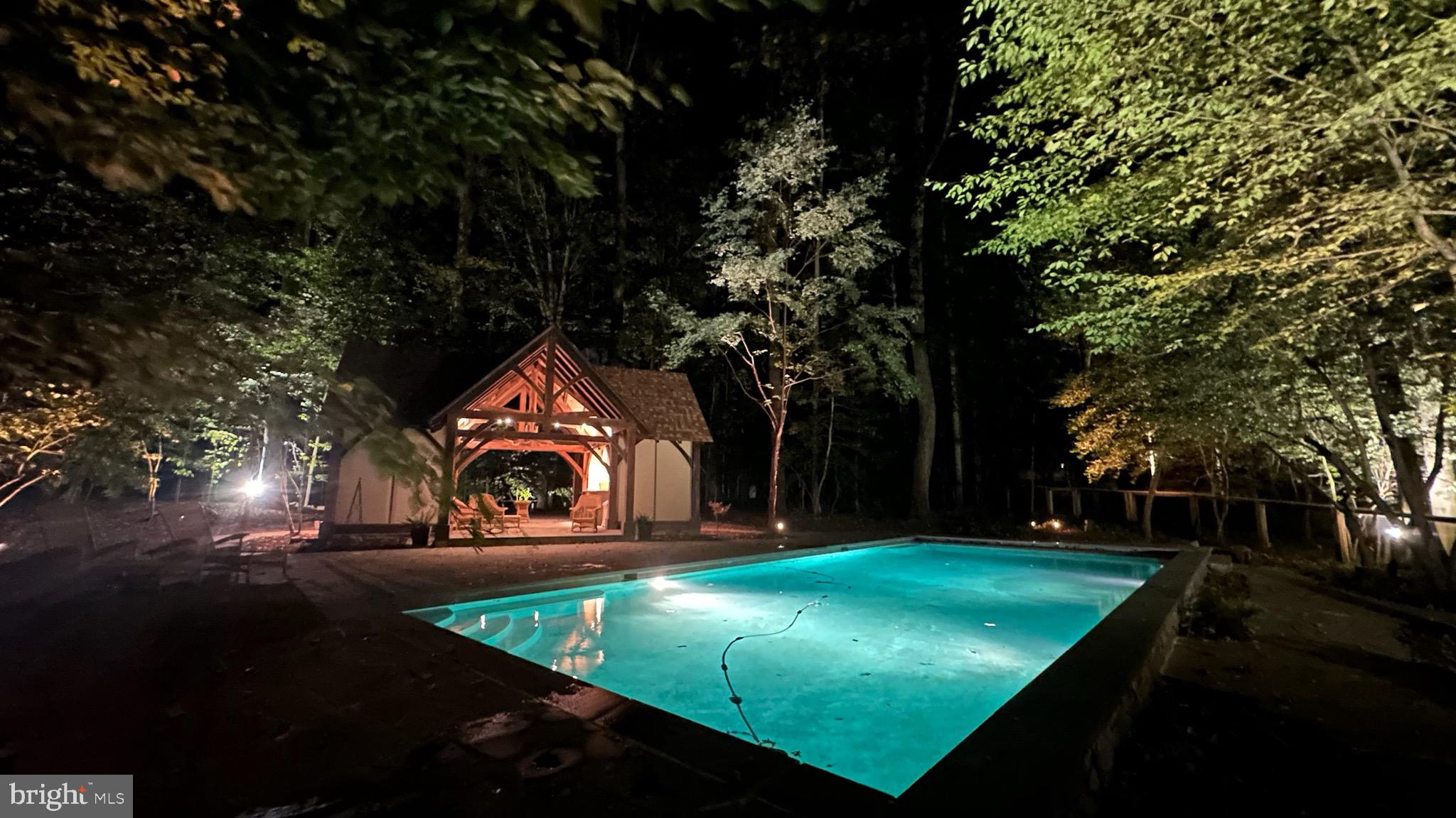 TWELVE OAKS - Residential