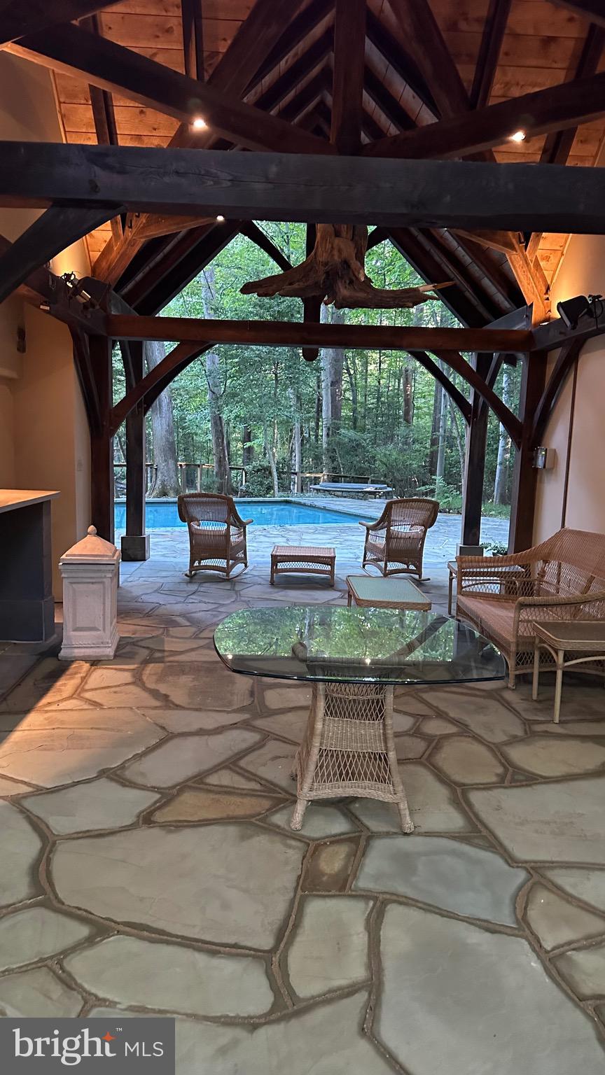 TWELVE OAKS - Residential