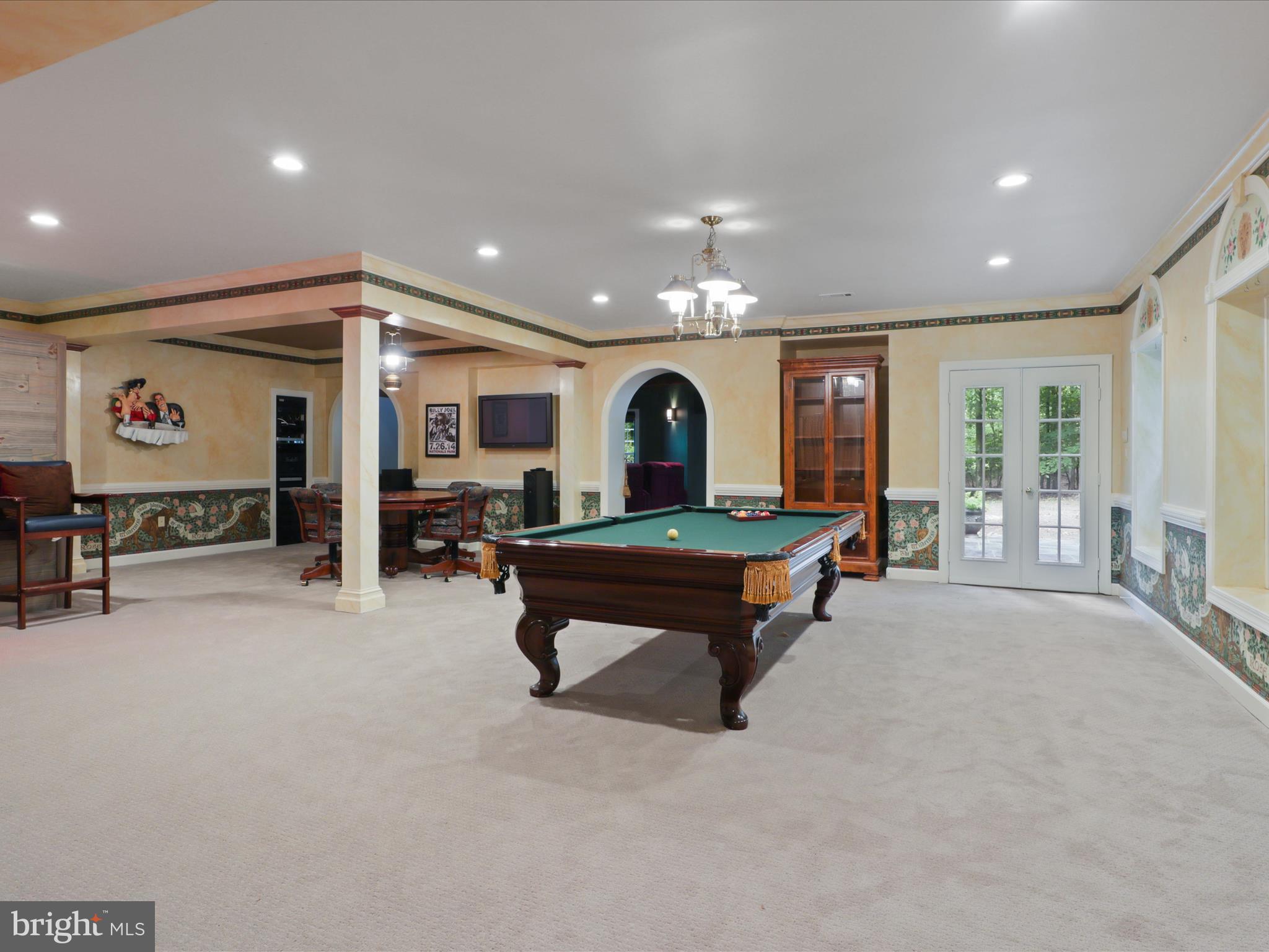 TWELVE OAKS - Residential