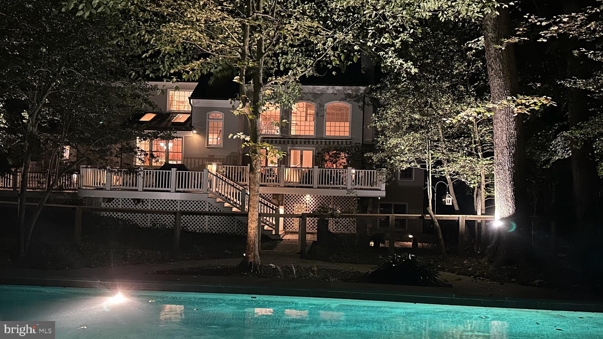 TWELVE OAKS - Residential