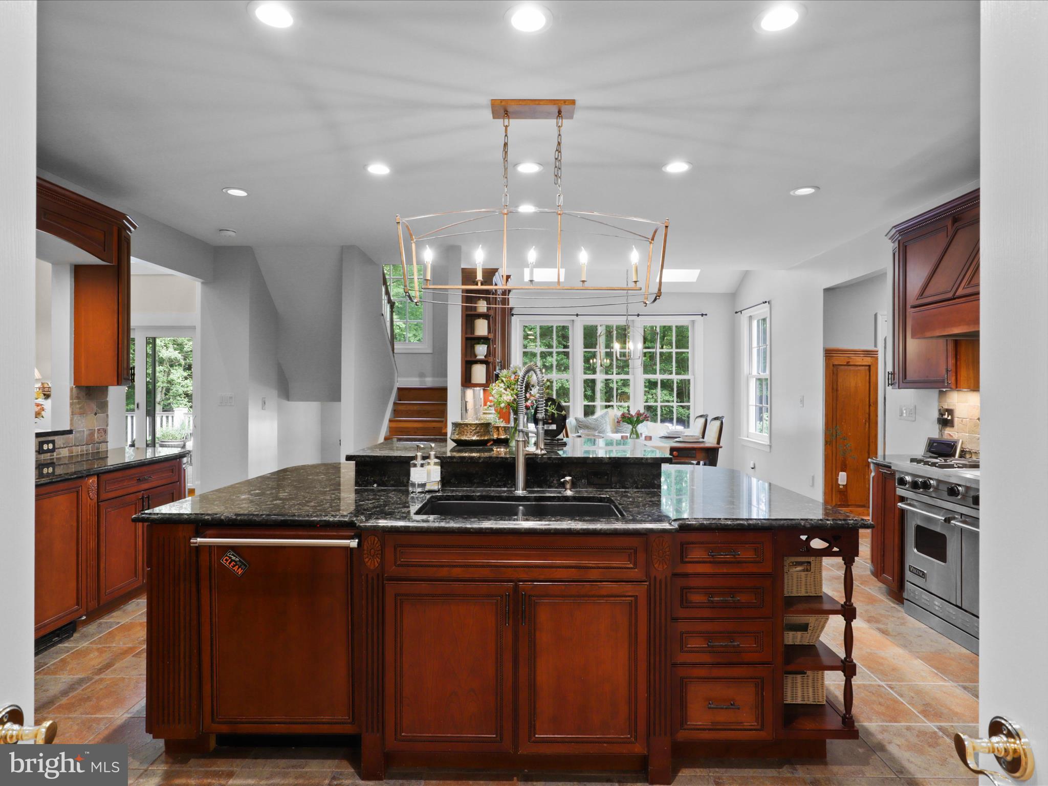 TWELVE OAKS - Residential