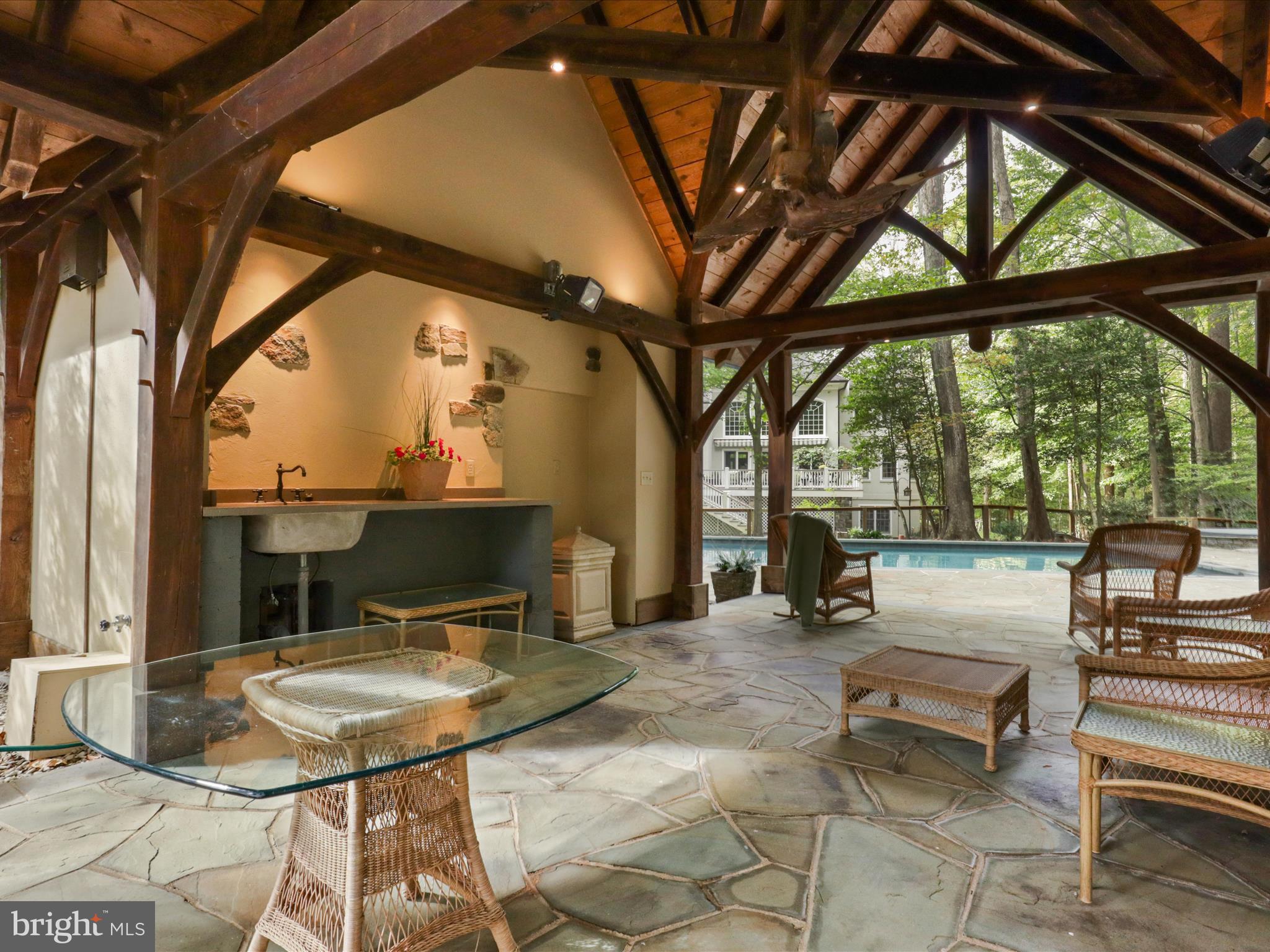 TWELVE OAKS - Residential