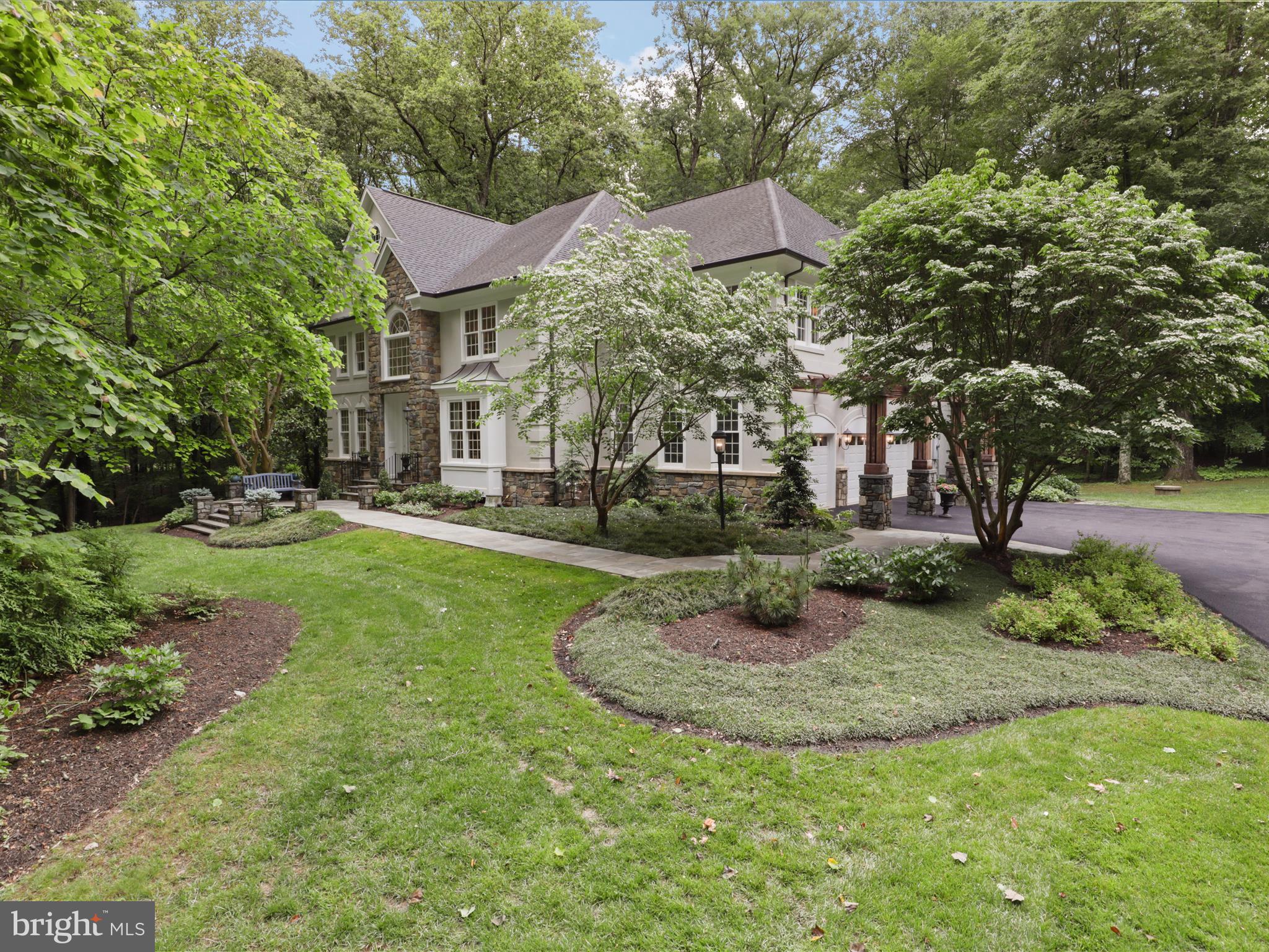 TWELVE OAKS - Residential