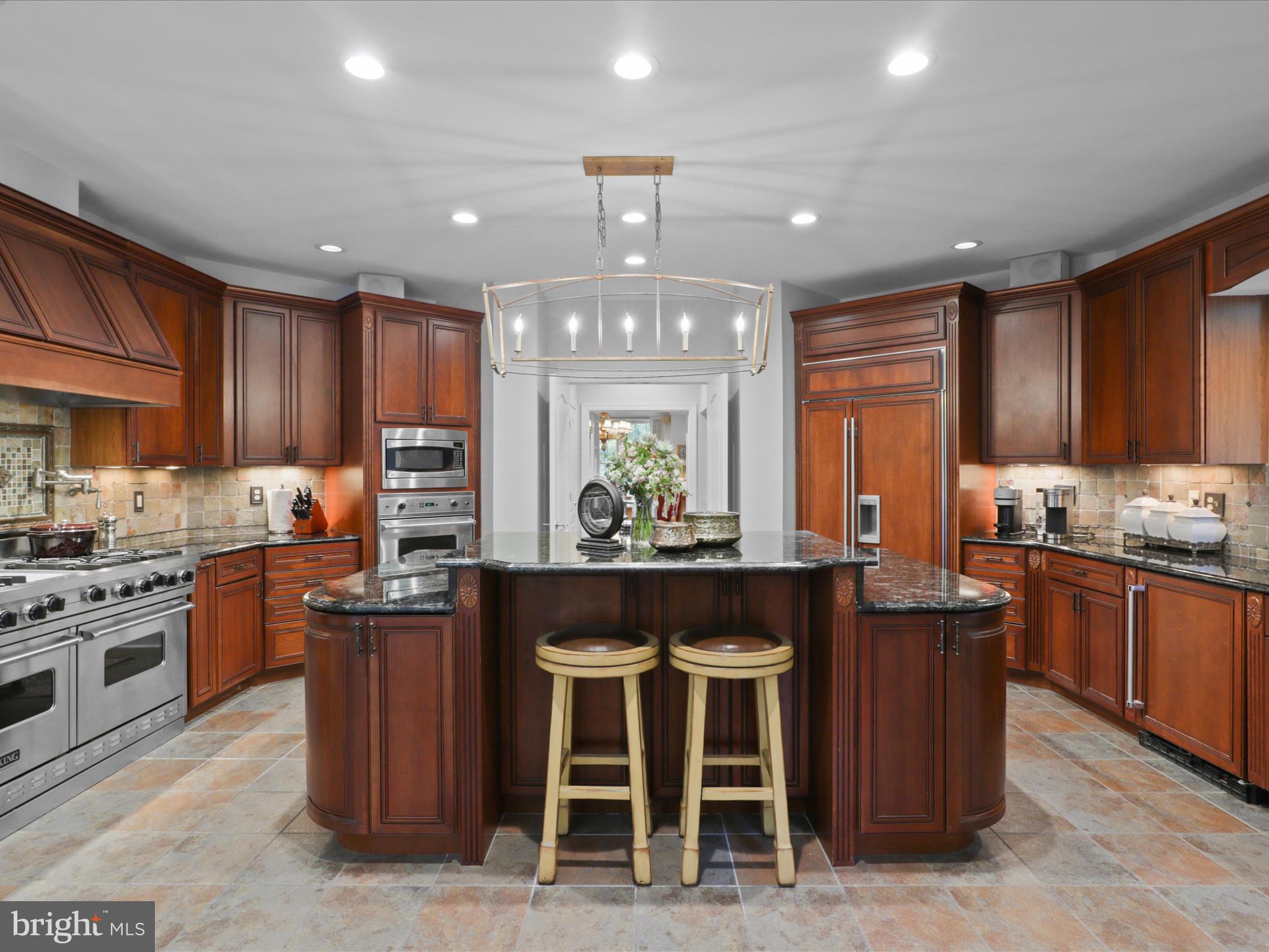 TWELVE OAKS - Residential