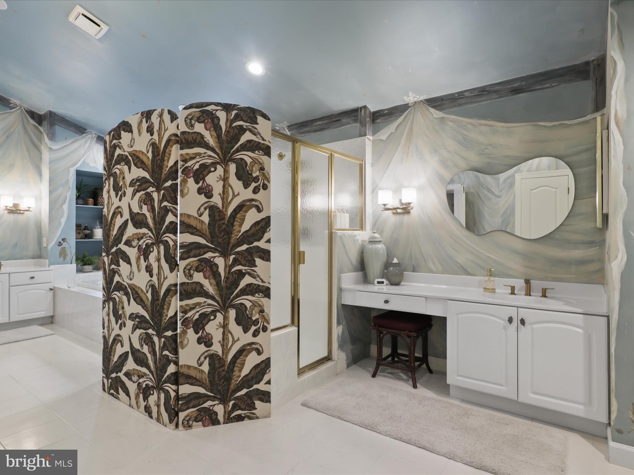 TWELVE OAKS - Residential