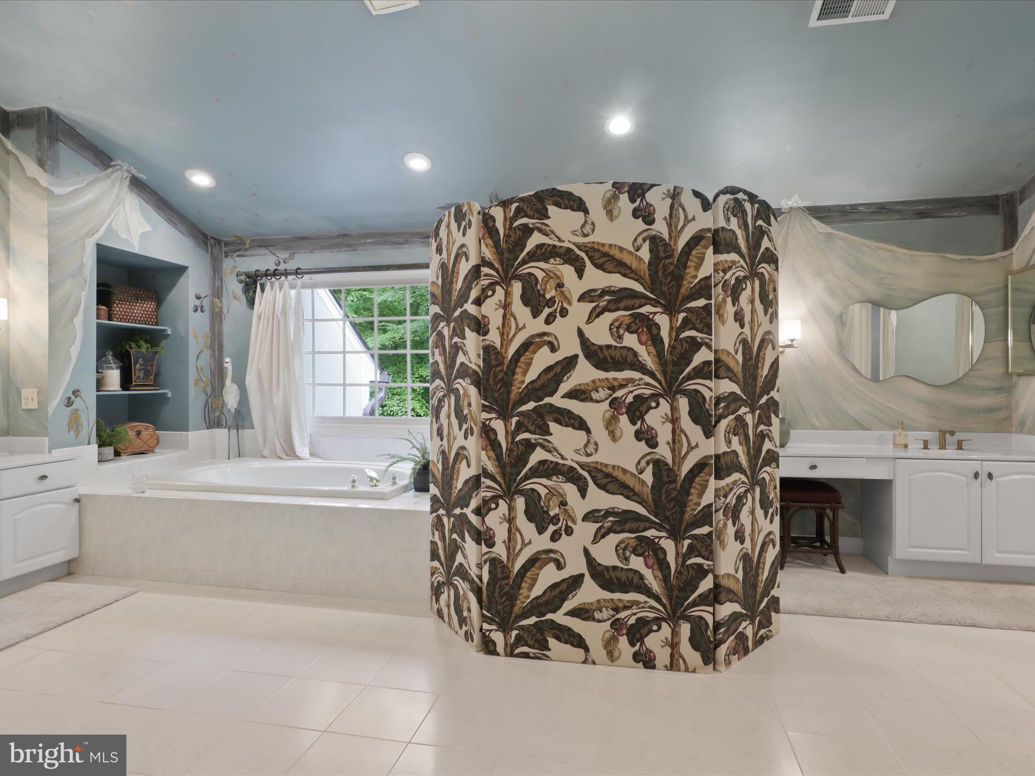 TWELVE OAKS - Residential